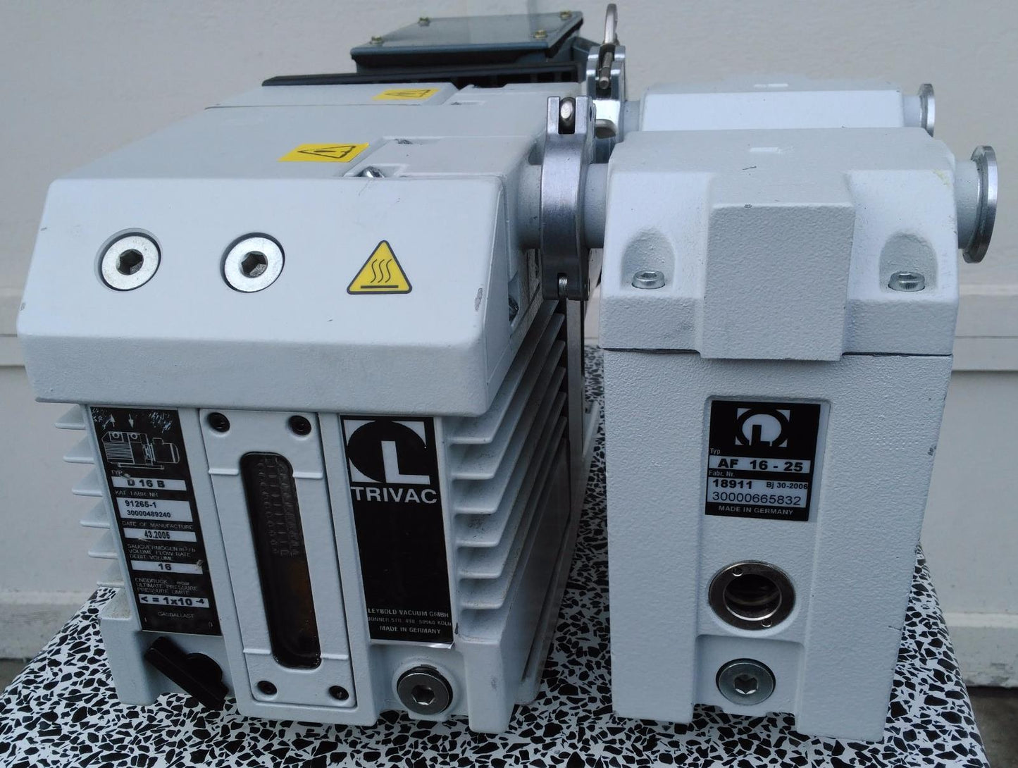 TRIVAC LEYBOLD AF16 - 25D VACUUM oil-sealed PUMP 16 B Exhaust filter AF 16-25