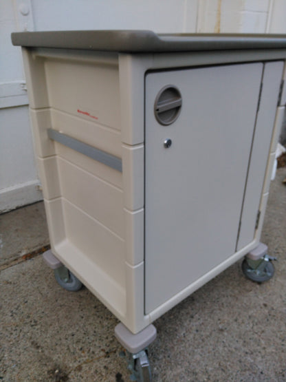 HERMAN MILLER MEDICAL LAB CART LOCK ON WHEELS SEALED DOOR Hospital Veterinary