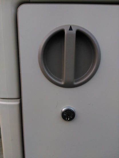 HERMAN MILLER MEDICAL LAB CART LOCK ON WHEELS SEALED DOOR Hospital Veterinary