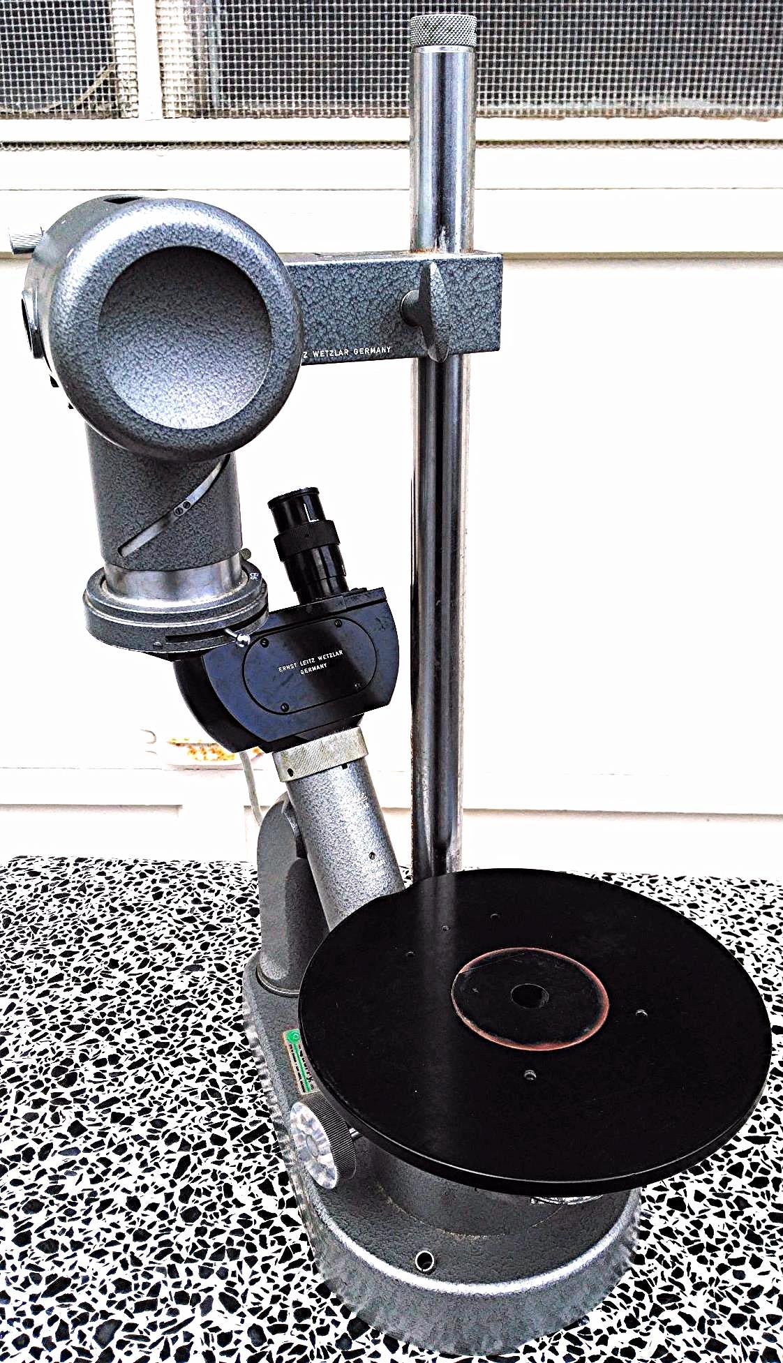 LEITZ INVERTED MICROSCOPE 3 Objectives 10 / 3.5 / 6 Binocular Stage Power Supply