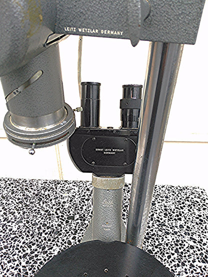 LEITZ INVERTED MICROSCOPE 3 Objectives 10 / 3.5 / 6 Binocular Stage Power Supply