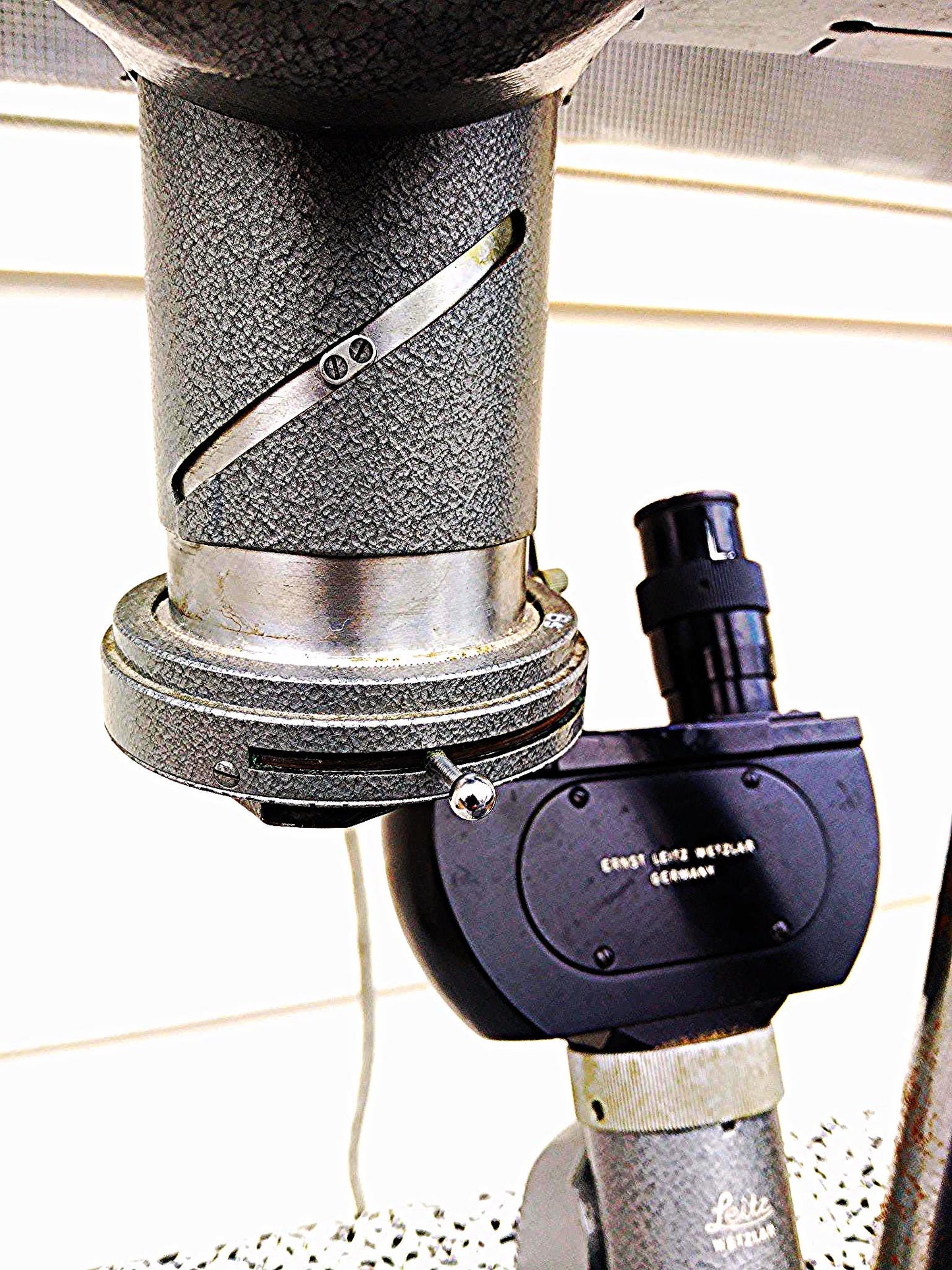 LEITZ INVERTED MICROSCOPE 3 Objectives 10 / 3.5 / 6 Binocular Stage Power Supply