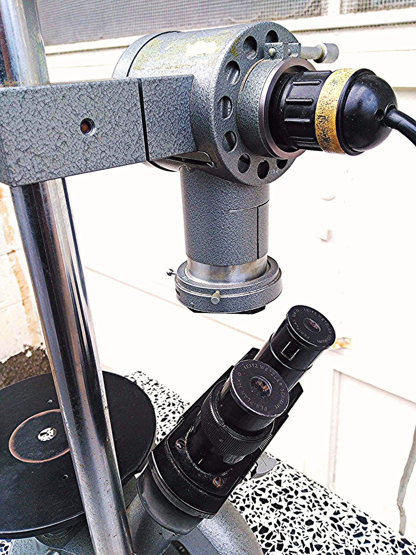 LEITZ INVERTED MICROSCOPE 3 Objectives 10 / 3.5 / 6 Binocular Stage Power Supply