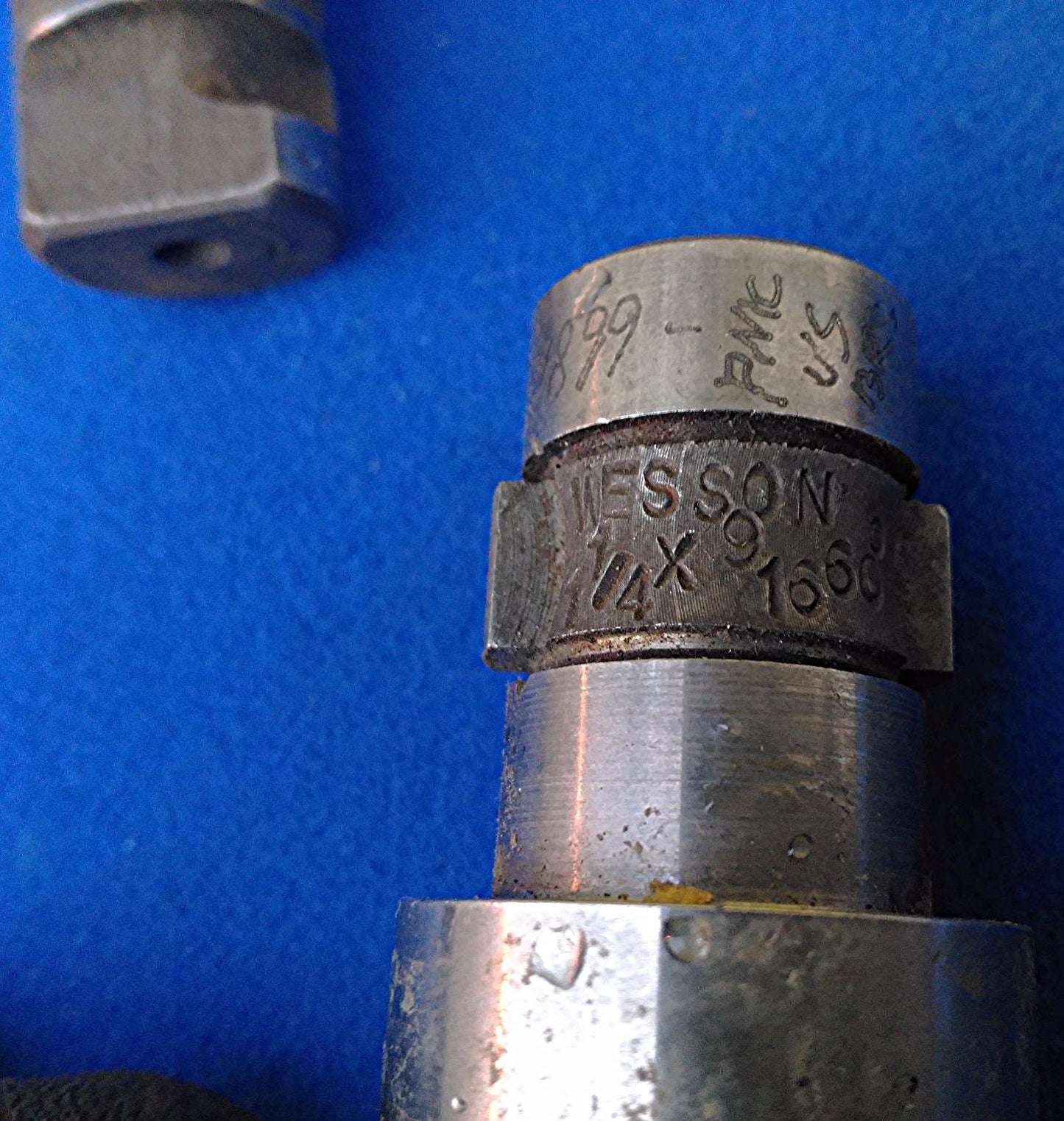 ONE UNIT OF HIGH SPEED STEEL END MILL CUTTING TOOL MANYDIFFERENT SIZE INDUSTRIAL