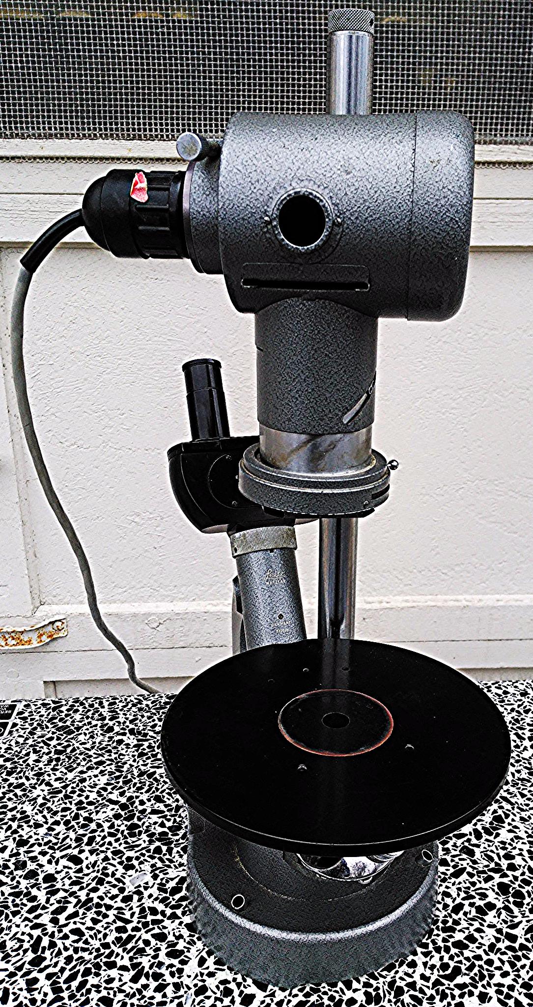 LEITZ INVERTED MICROSCOPE 3 Objectives 10 / 3.5 / 6 Binocular Stage Power Supply