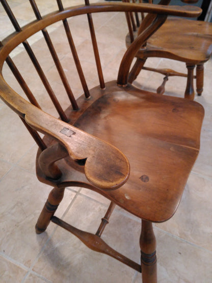 BEAUTIFUL PAIR VINTAGE WINDSOR MAPLE CHAIR SPINDLE CHAIRS CHARLOTTE FURNITURE Co