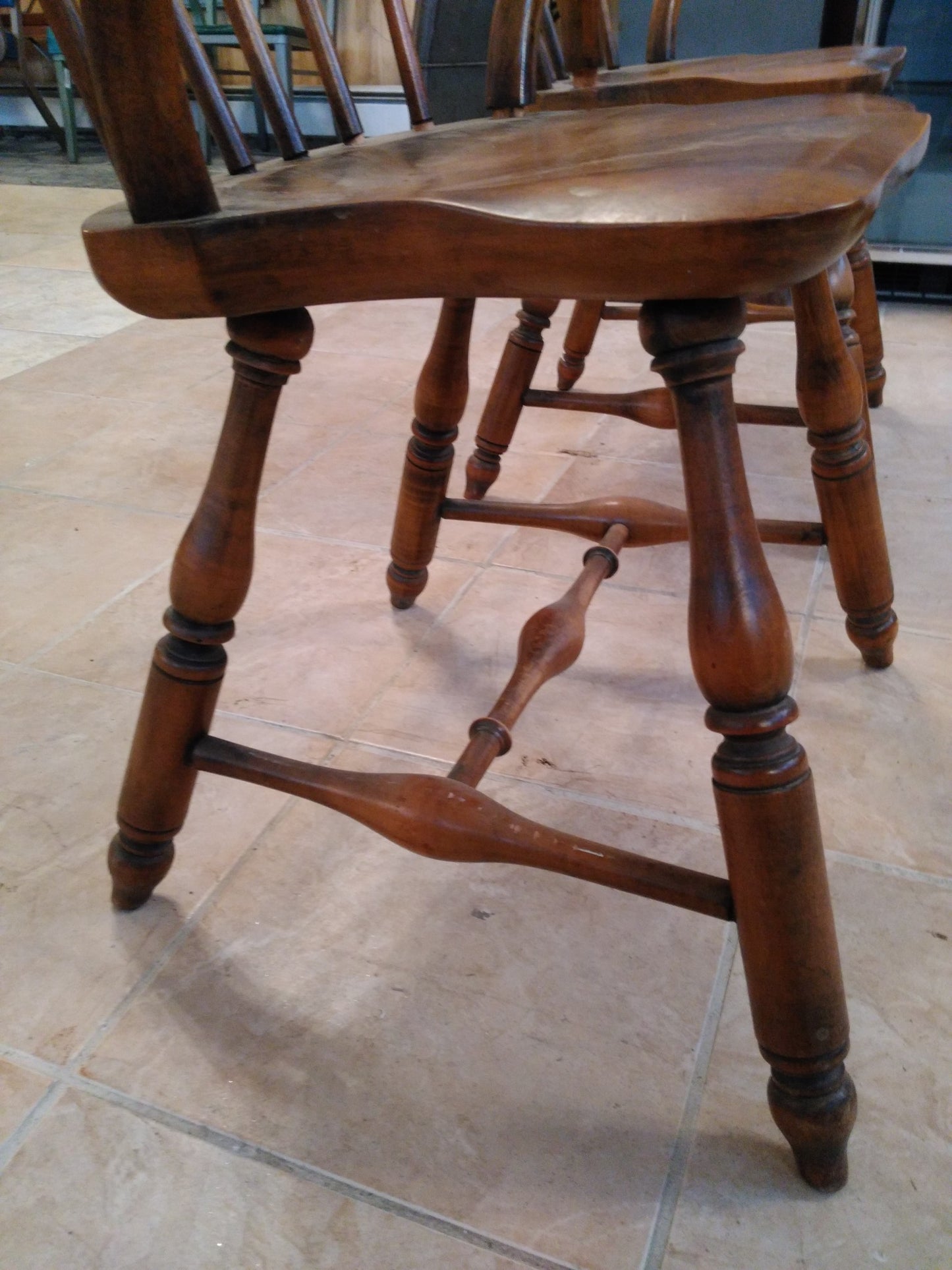 BEAUTIFUL PAIR VINTAGE WINDSOR MAPLE CHAIR SPINDLE CHAIRS CHARLOTTE FURNITURE Co