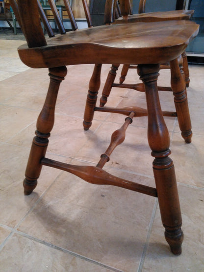 BEAUTIFUL PAIR VINTAGE WINDSOR MAPLE CHAIR SPINDLE CHAIRS CHARLOTTE FURNITURE Co