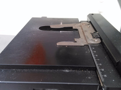 NIKON ECLIPSE E400 MICROSCOPE POWERS UP FINE NOT COMPLETE FOR PARTS AS IS