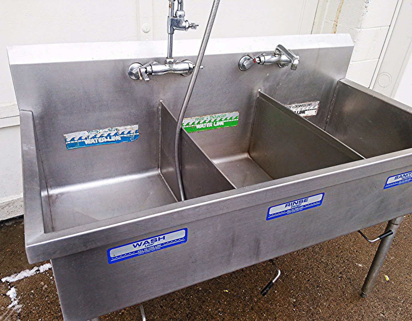 ELKAY 3 BOWL WASH RINSE SANITIZE STEEL COMMERCIALSINK 57w X 27.5d X 36"h FAUCET