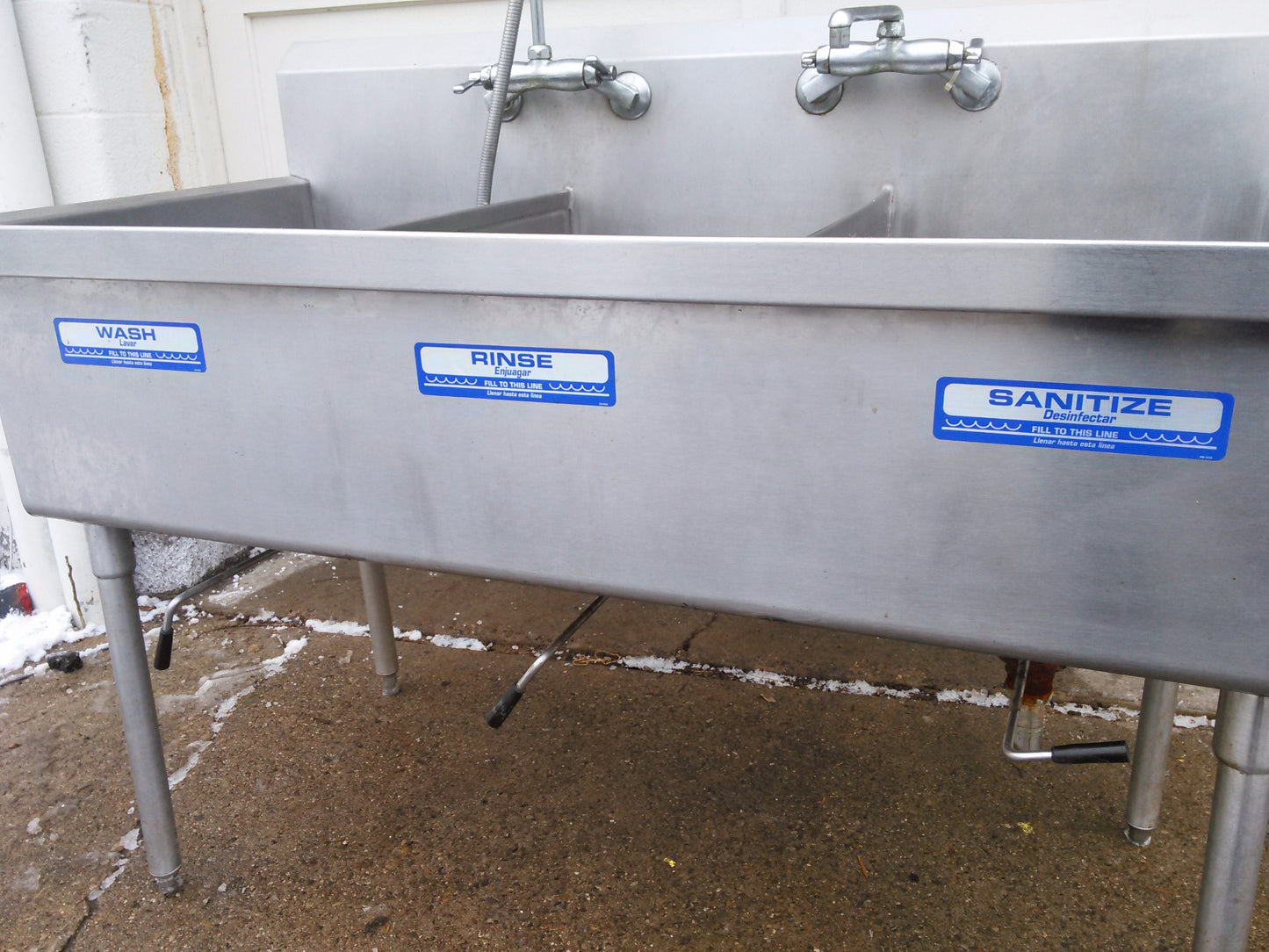 ELKAY 3 BOWL WASH RINSE SANITIZE STEEL COMMERCIALSINK 57w X 27.5d X 36"h FAUCET