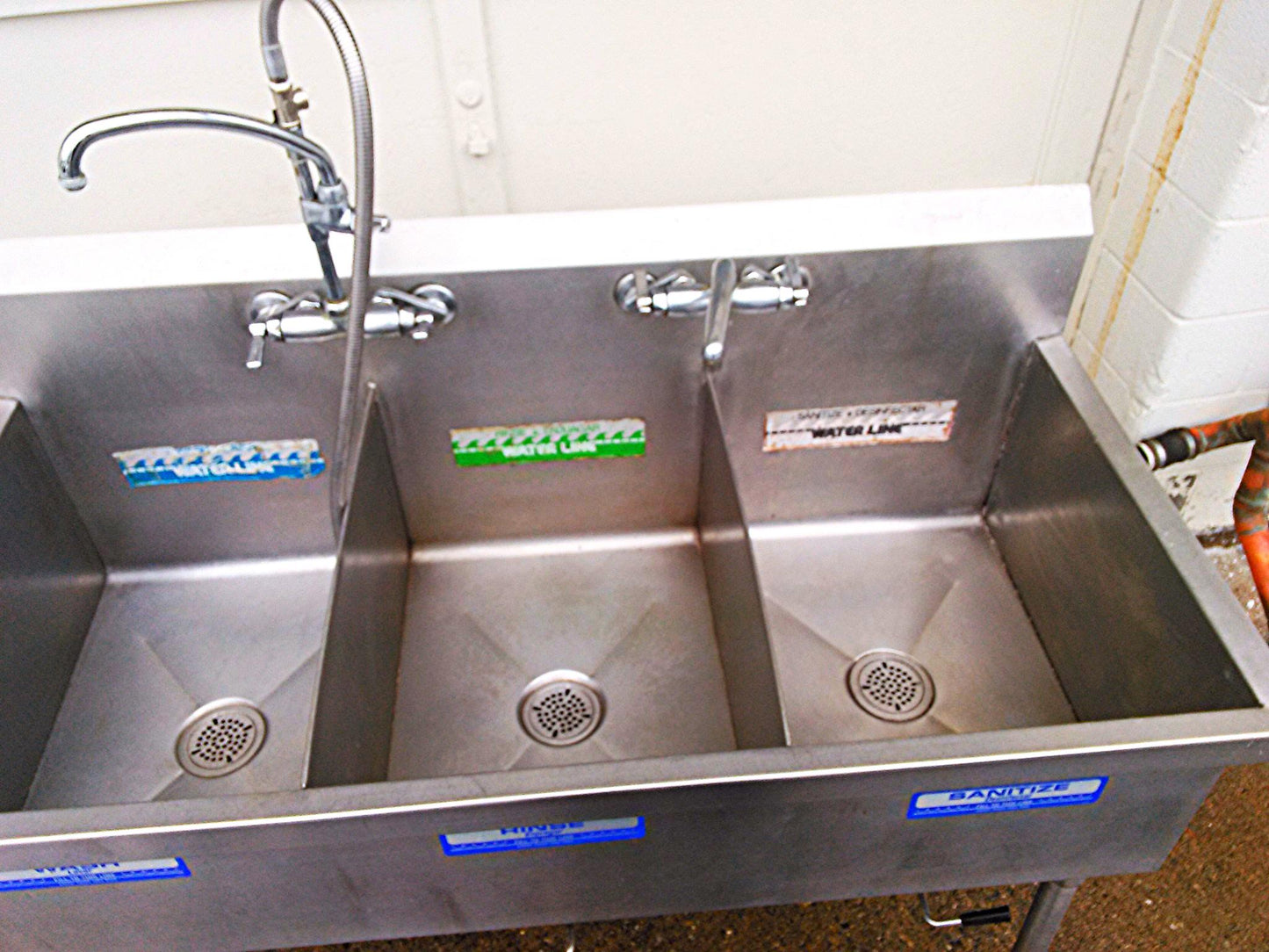 ELKAY 3 BOWL WASH RINSE SANITIZE STEEL COMMERCIALSINK 57w X 27.5d X 36"h FAUCET