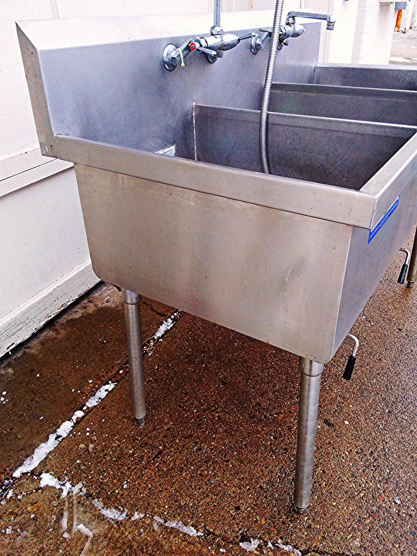 ELKAY 3 BOWL WASH RINSE SANITIZE STEEL COMMERCIALSINK 57w X 27.5d X 36"h FAUCET