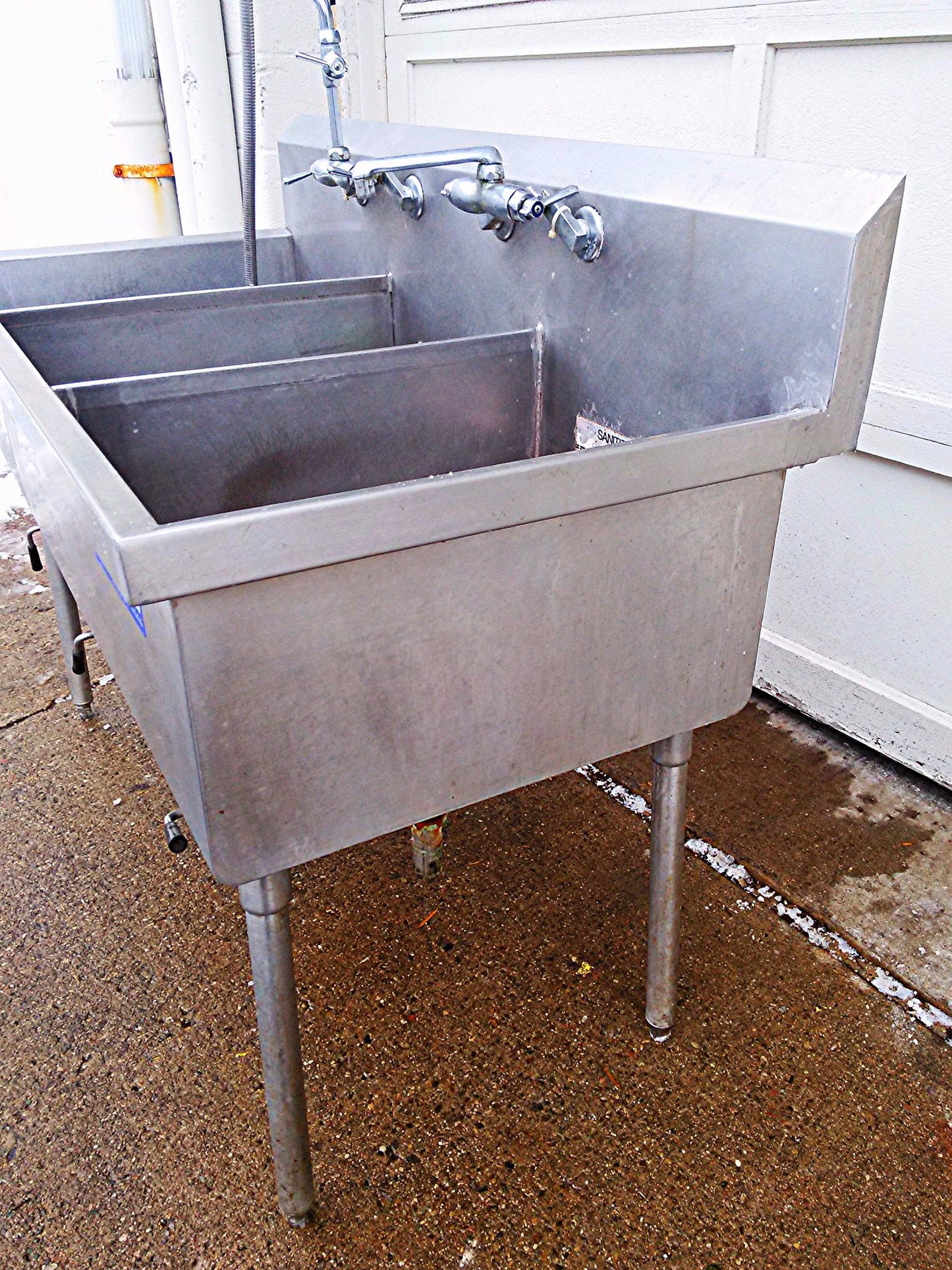 ELKAY 3 BOWL WASH RINSE SANITIZE STEEL COMMERCIALSINK 57w X 27.5d X 36"h FAUCET