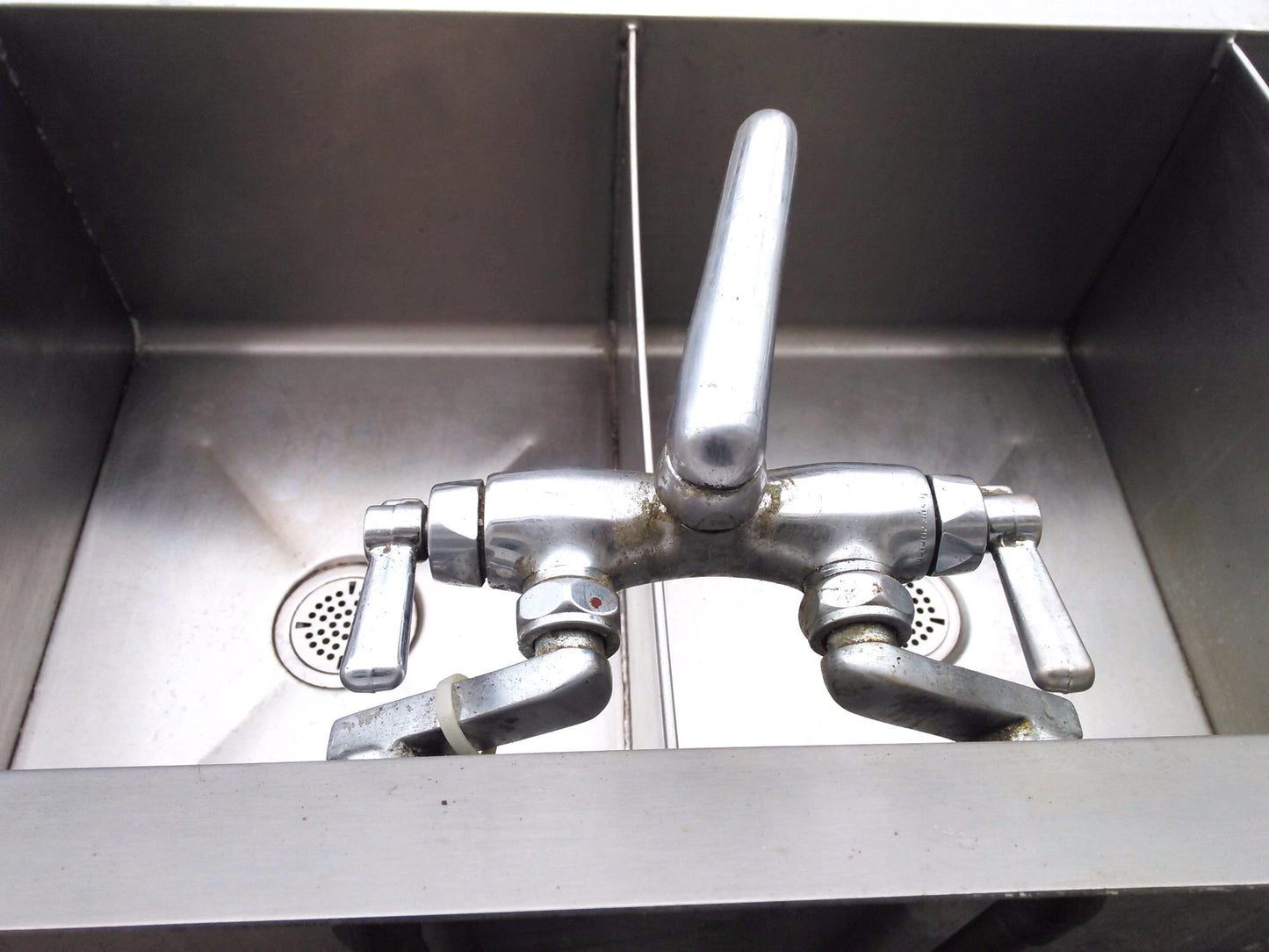 ELKAY 3 BOWL WASH RINSE SANITIZE STEEL COMMERCIALSINK 57w X 27.5d X 36"h FAUCET