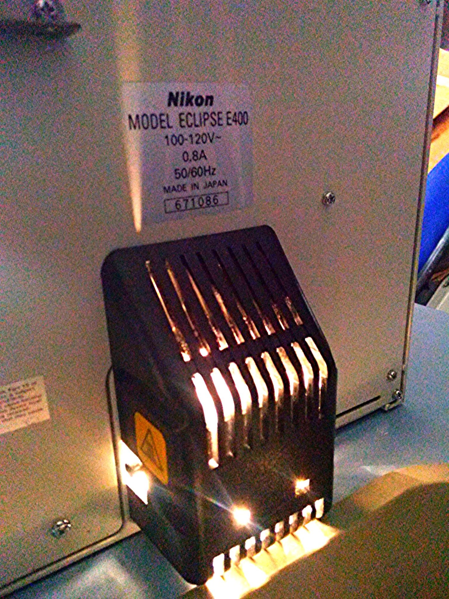 NIKON ECLIPSE E400 MICROSCOPE POWERS UP FINE NOT COMPLETE FOR PARTS AS IS