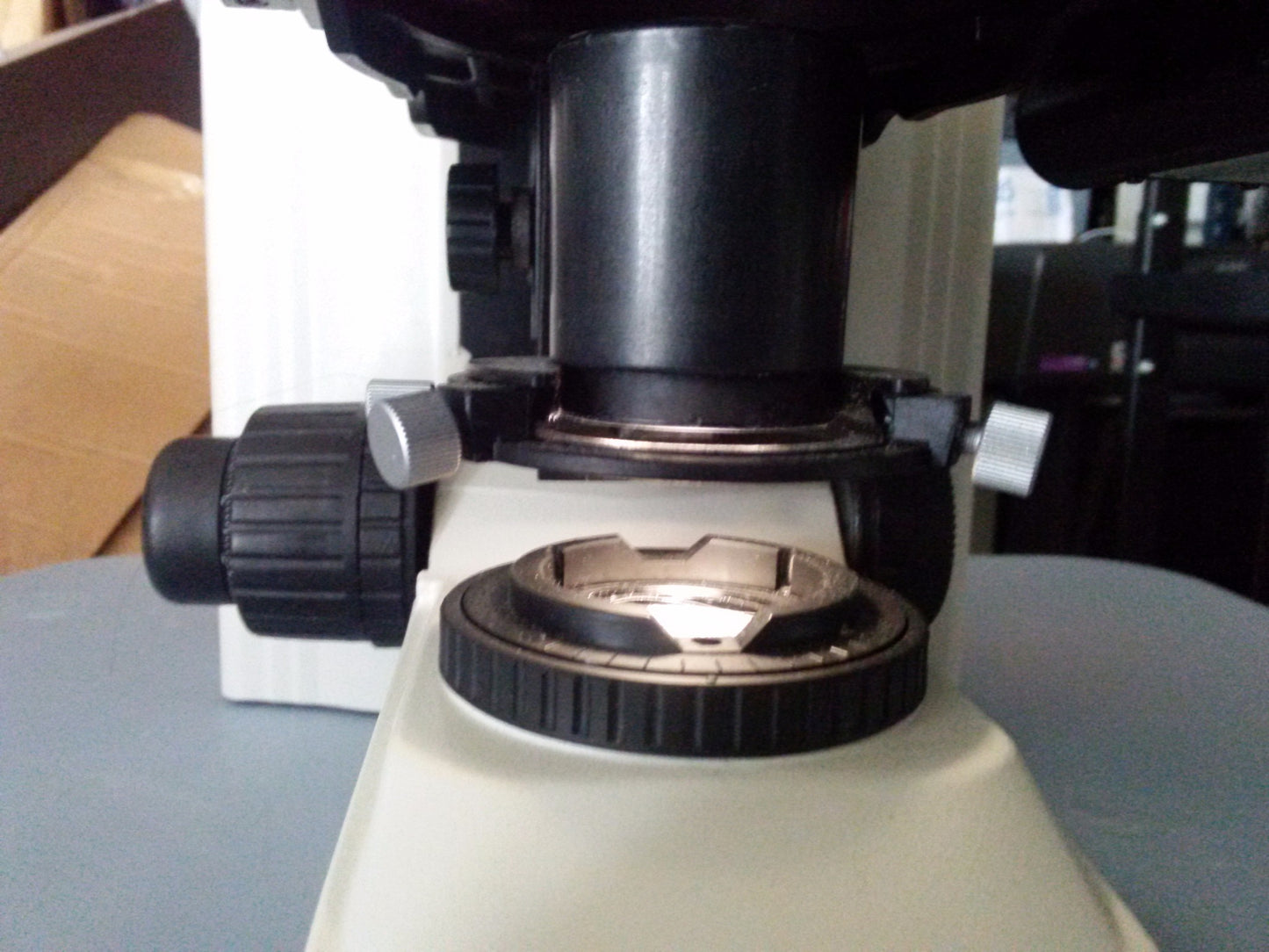 NIKON ECLIPSE E400 MICROSCOPE POWERS UP FINE NOT COMPLETE FOR PARTS AS IS