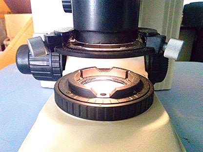 NIKON ECLIPSE E400 MICROSCOPE POWERS UP FINE NOT COMPLETE FOR PARTS AS IS