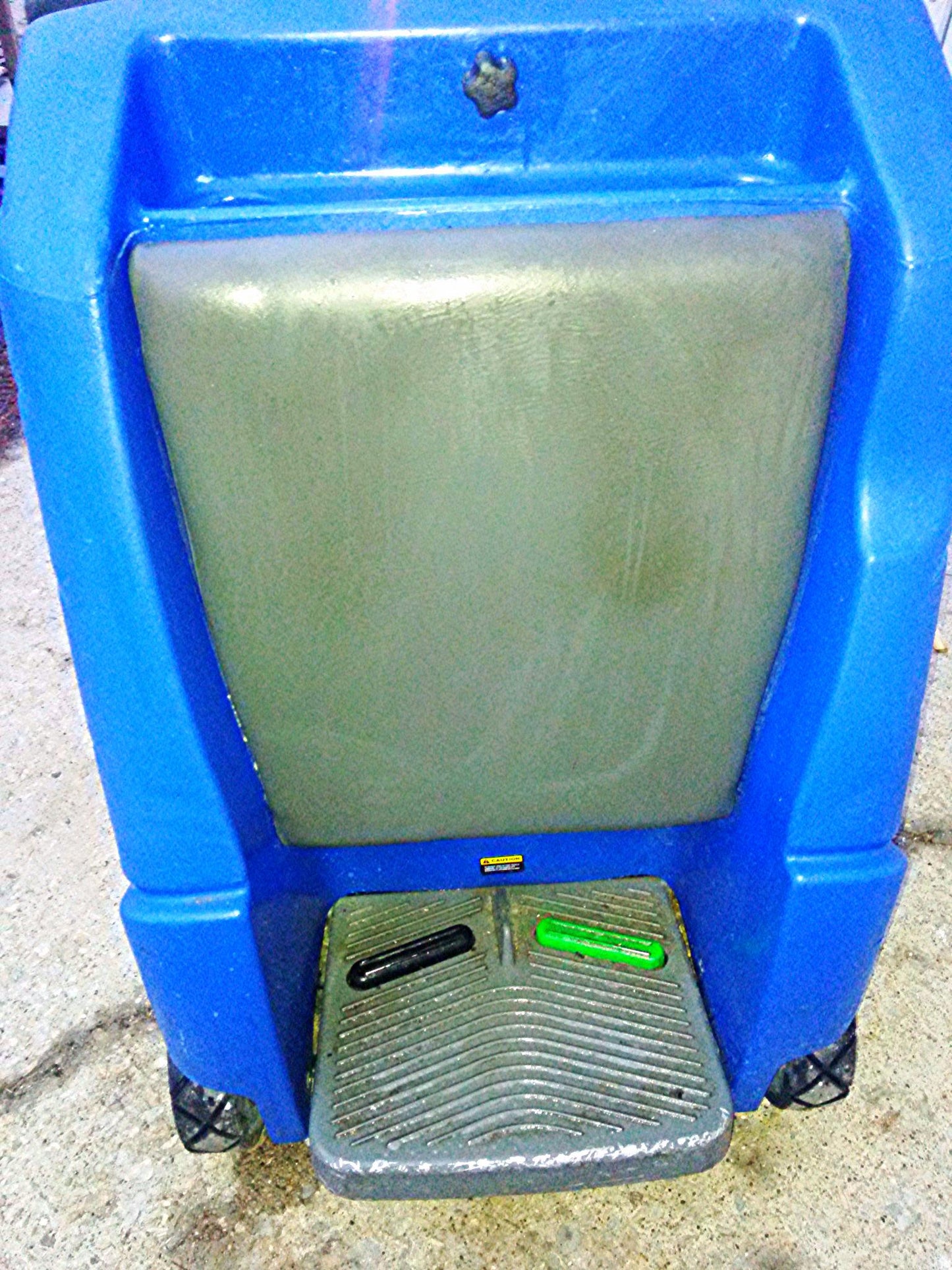 TENNANT CSX24 WINDSOR CHARIOT 24 RIDE ON FLOOR iSCRUB AUTO SCRUBBER WATCH VIDEO