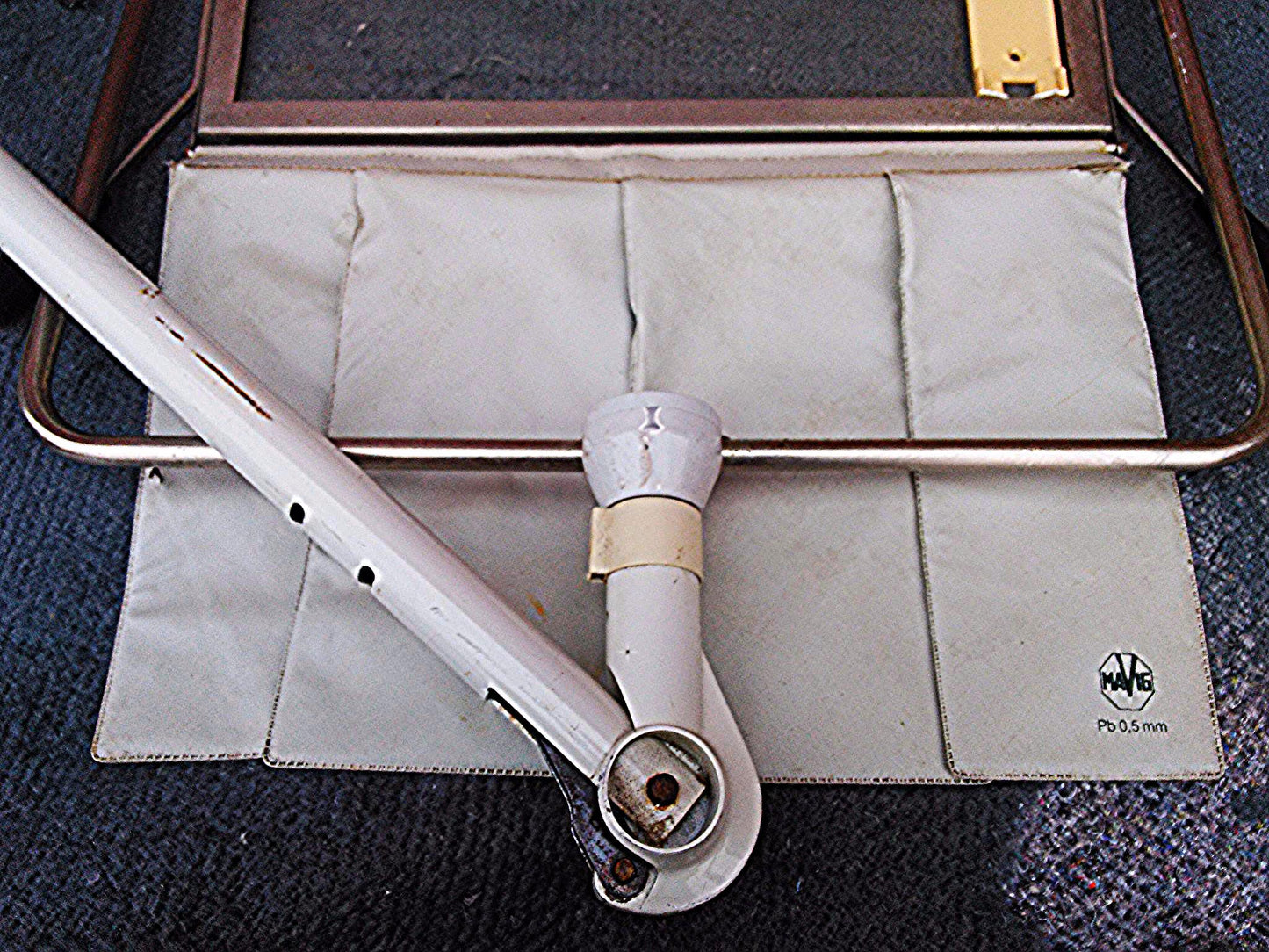 MAVIG X RAY PROTECTIVE SHIELD LEAD ACRYLIC HOSPITAL CLINIC LAB DENTAL