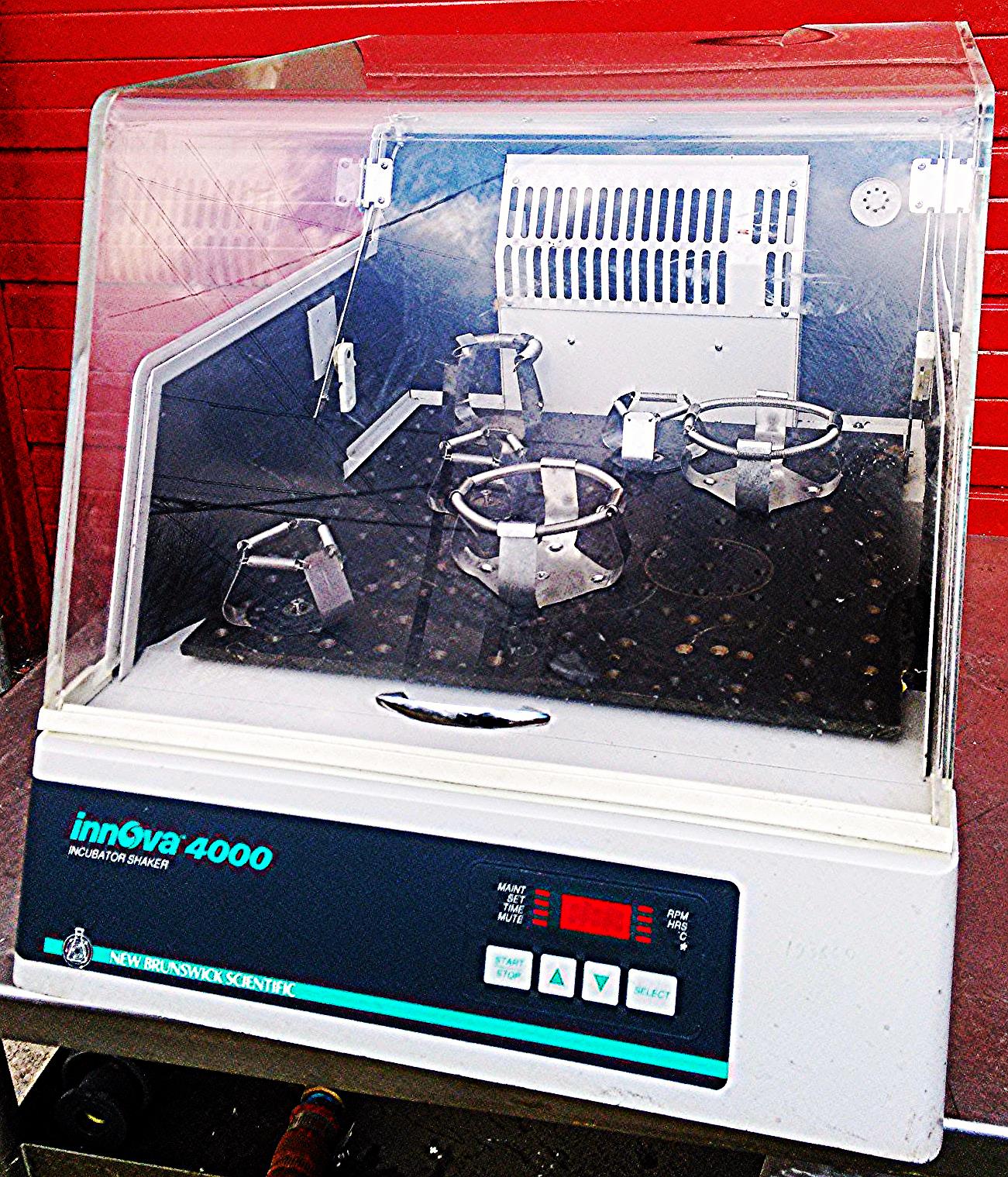 NEW BRUNSWICK INNOVA 4000 DIGITAL ORBITAL LAB ROTARY INCUBATOR SHAKER SCIENTIFIC