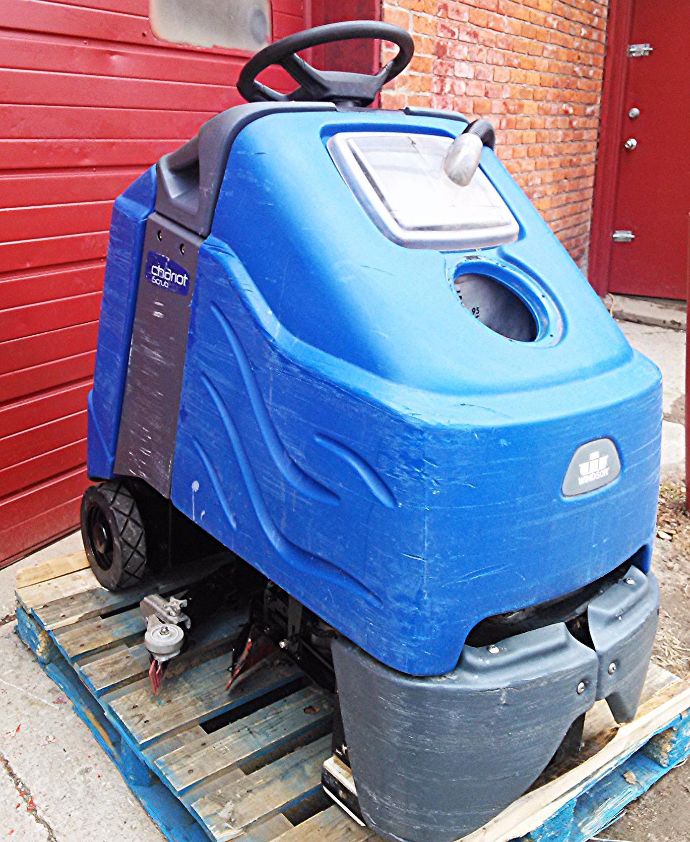TENNANT CSX24 WINDSOR CHARIOT 24 RIDE ON FLOOR iSCRUB AUTO SCRUBBER WATCH VIDEO