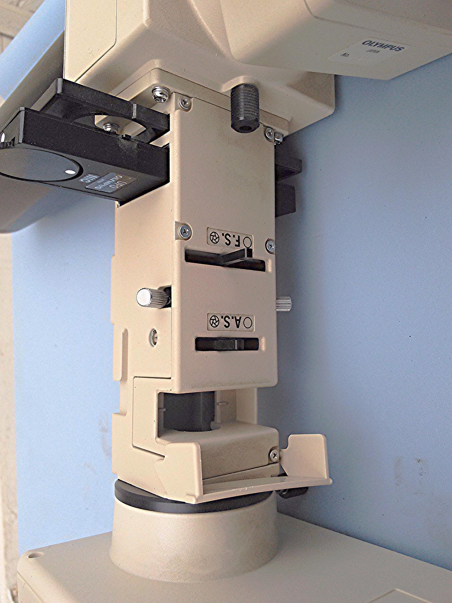 OLYMPUS BH-2 MICROSCOPE UNIVERSAL VERTICAL ILLUMINATOR FLUORESCENCE INSPECTION +