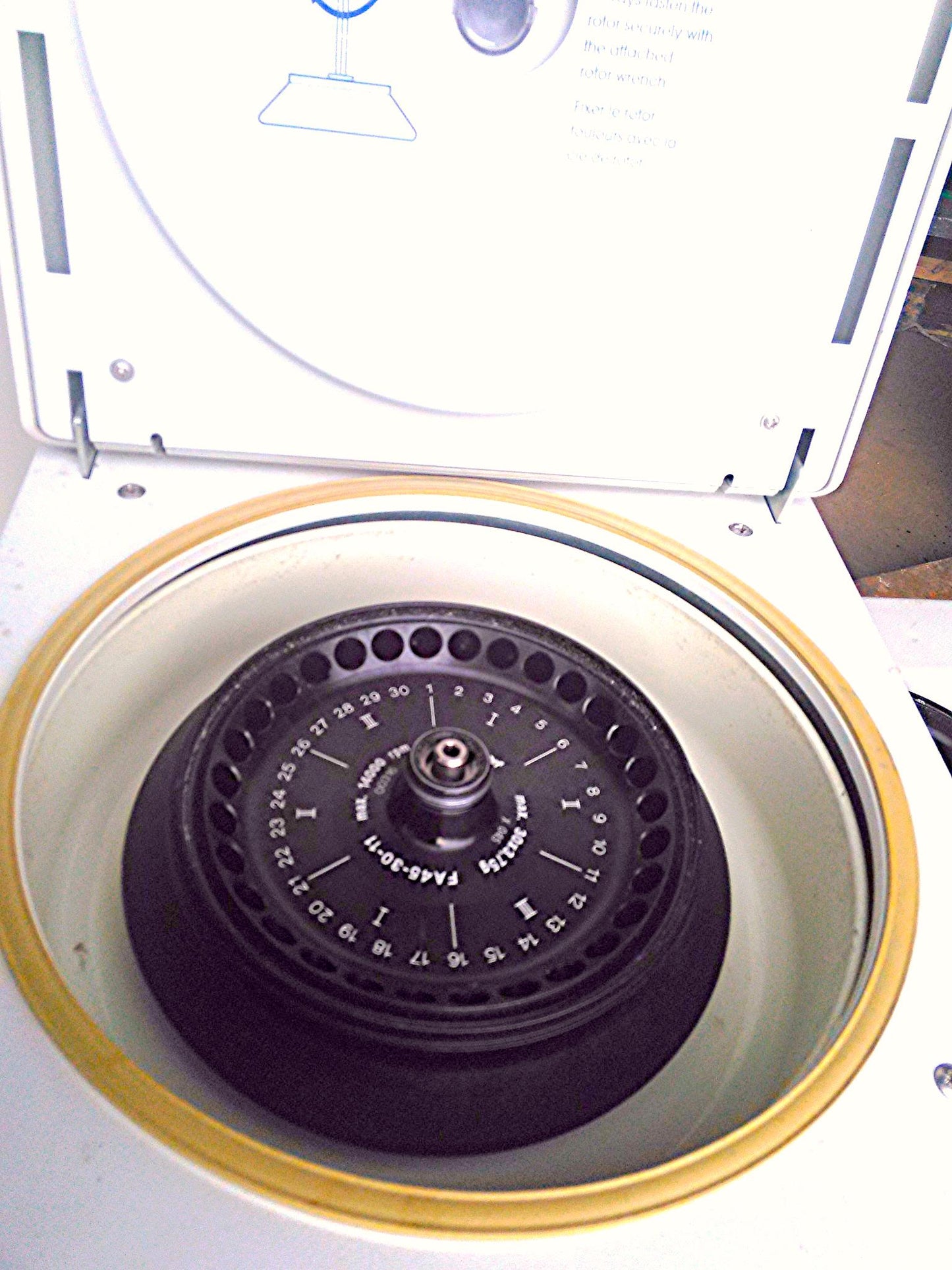 GREAT EPPENDORF CENTRIFUGE 5417C with GE 034 ROTOR WORKS PERFECTLY!!! LAB CLINIC