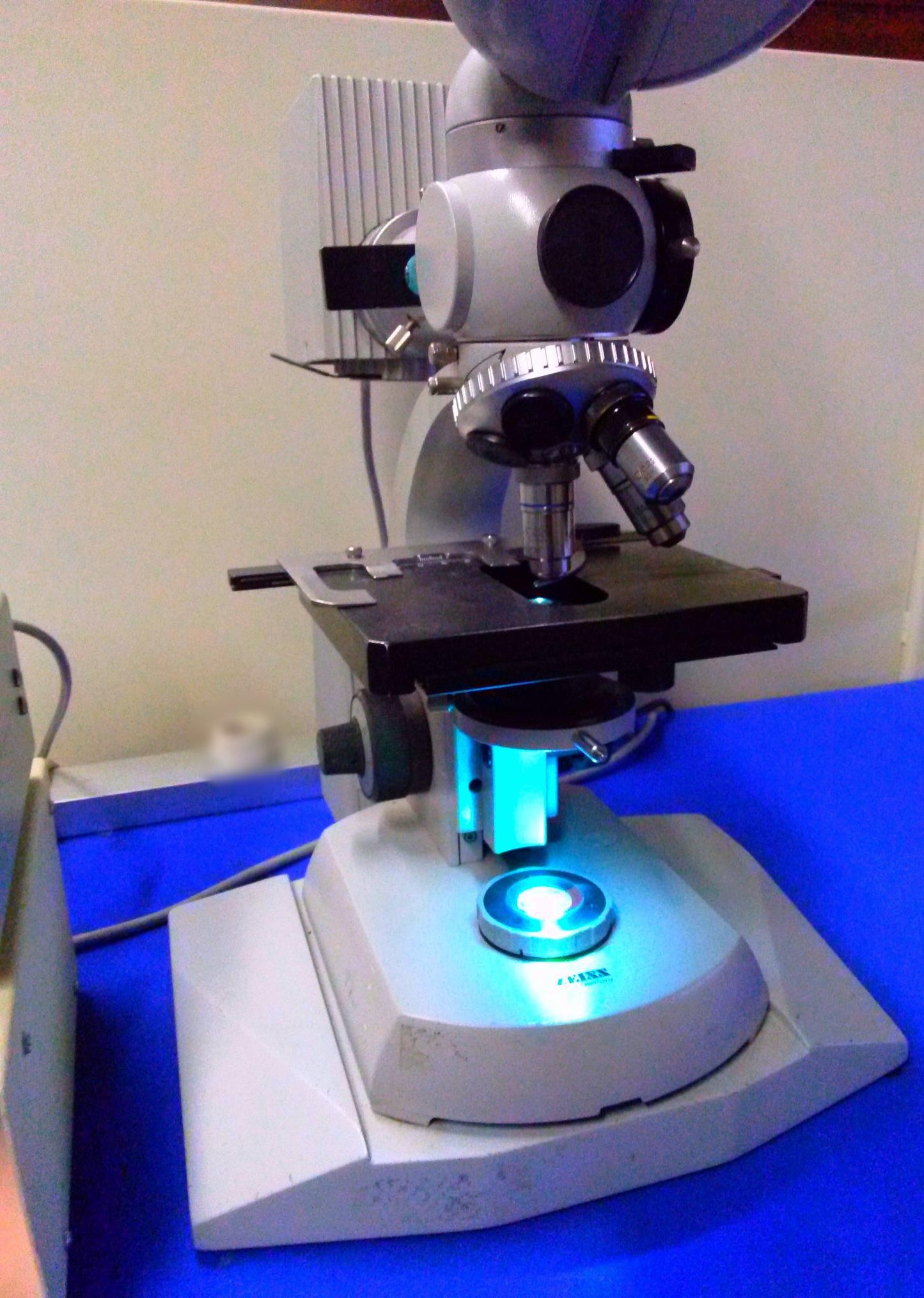 ZEISS FLUORESCENT FLUORESCENCE INSPECTION MICROSCOPE 3 OBJECTIVES WORKSPERFECTLY