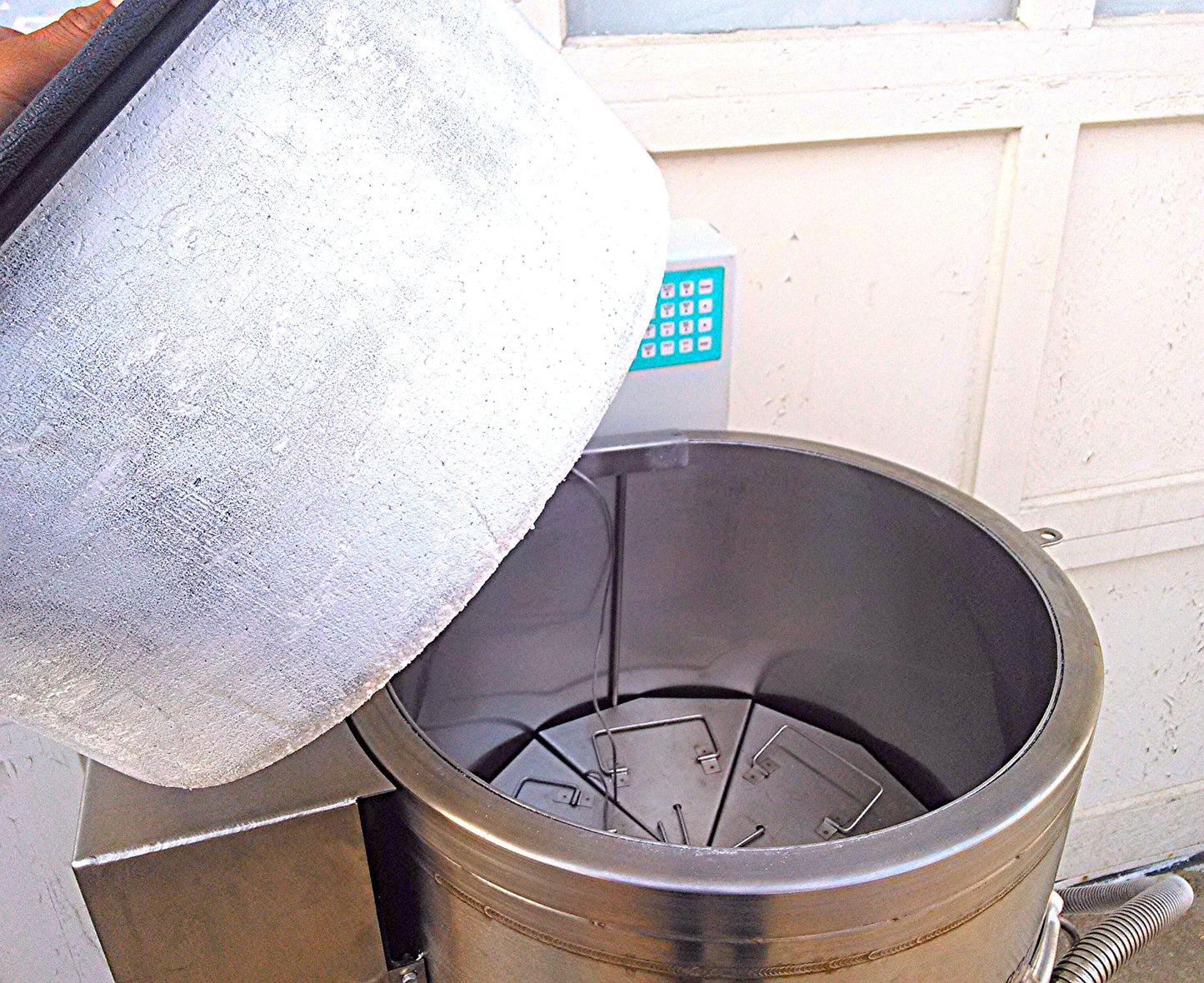 MVE XLC 230 F CRYOGENIC STORAGE TANK & TEC 2000 SYSTEM MONITOR WATCH VIDEO GREAT