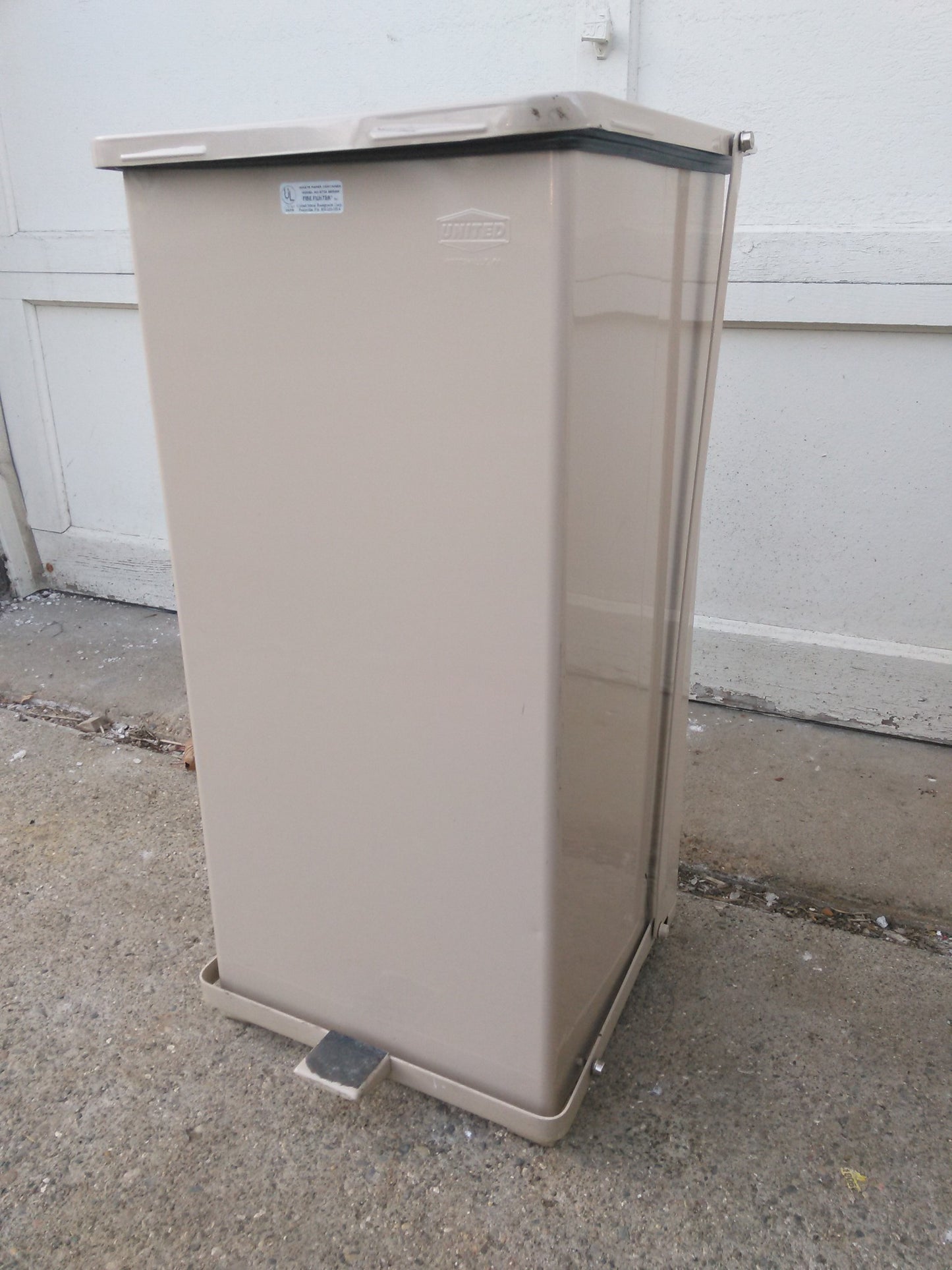 UNITED FIRE FIGHTER ST24 MEDICAL GRADE WASTE CONTAINER FREE SHIP