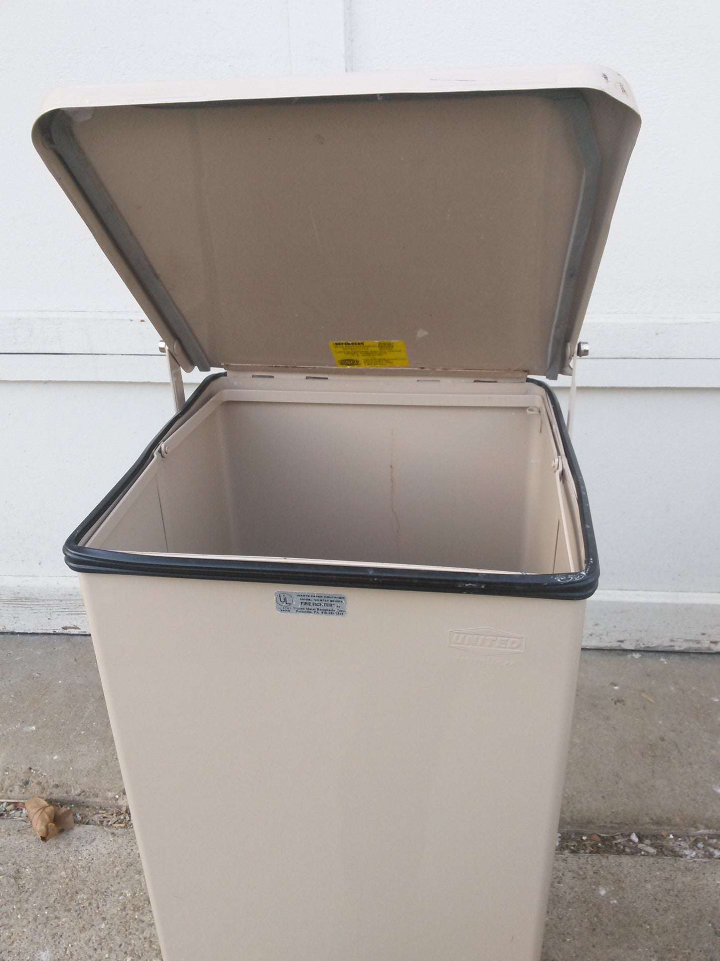 UNITED FIRE FIGHTER ST24 MEDICAL GRADE WASTE CONTAINER FREE SHIP