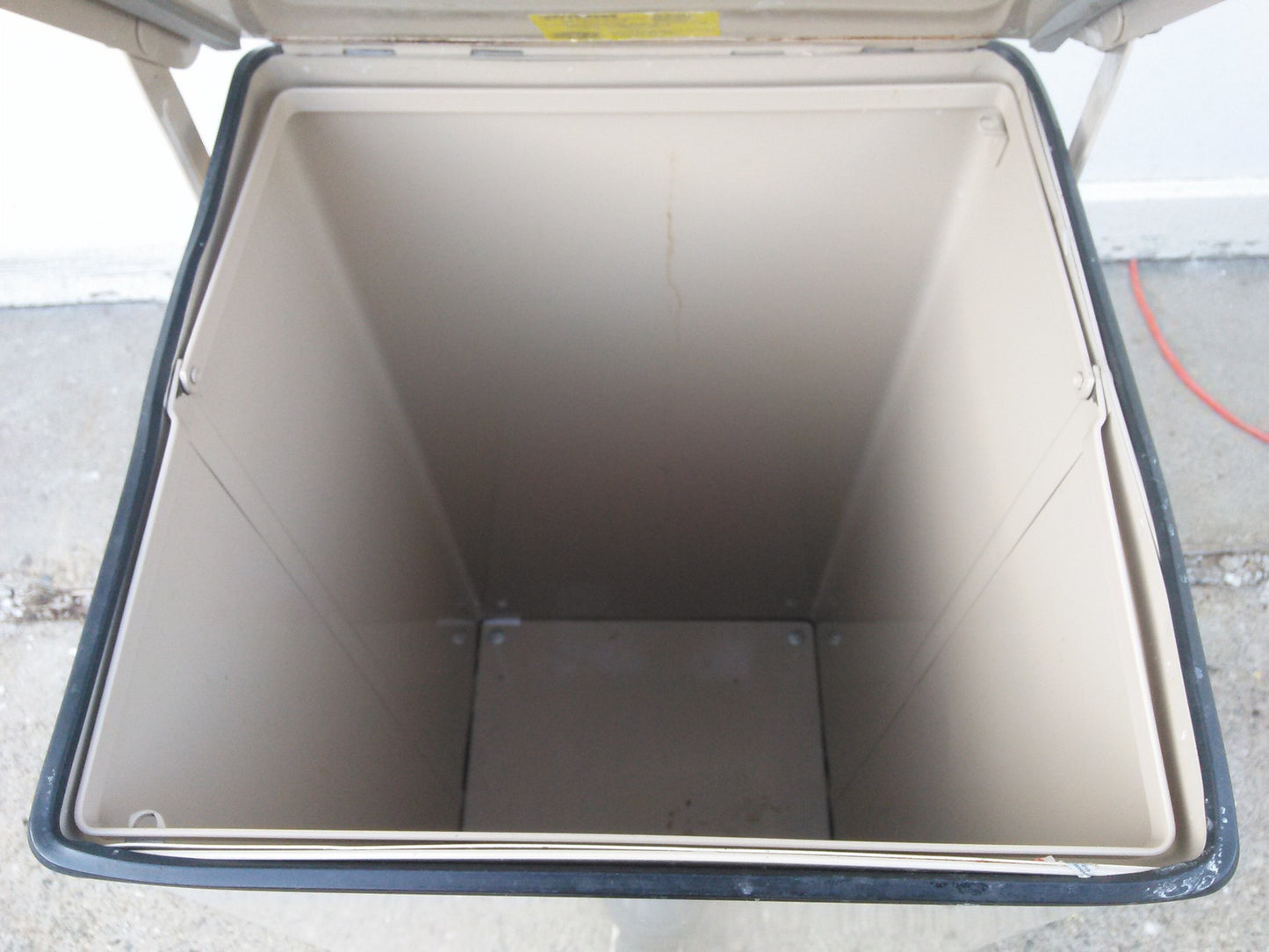 UNITED FIRE FIGHTER ST24 MEDICAL GRADE WASTE CONTAINER FREE SHIP