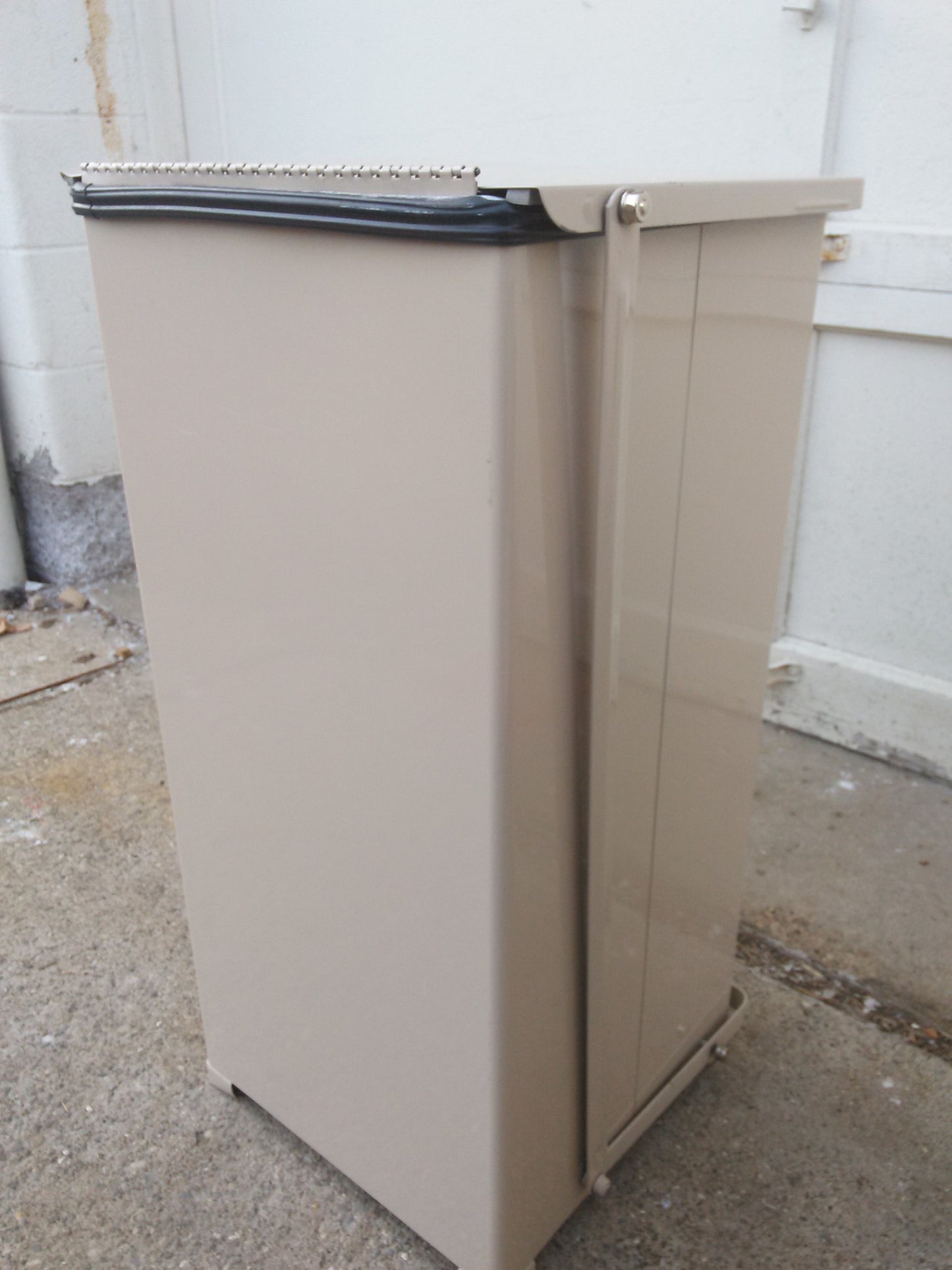 UNITED FIRE FIGHTER ST24 MEDICAL GRADE WASTE CONTAINER FREE SHIP