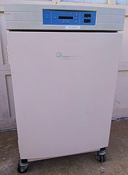 FORMA 3110 C02 JACKETED INCUBATOR WARRANTY WATCHVIDEO WORKS PERFECTLY GUARANTEED