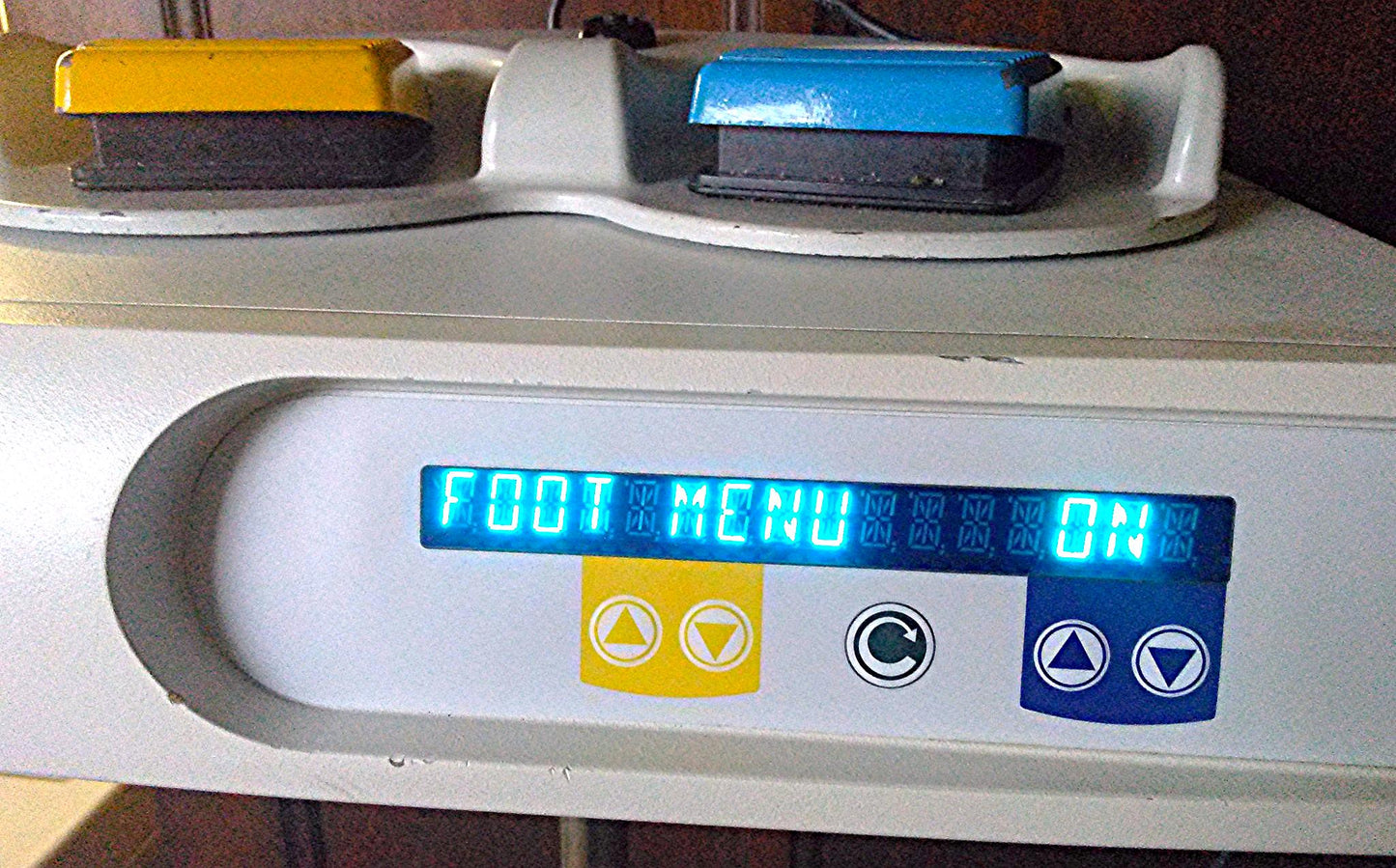 MITEK VAPR3  225021 ESU CAUTERY ELECTROSURGICAL GENERATOR OR 2084 FOOT CONTROL