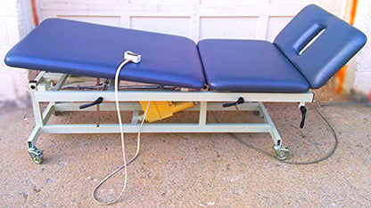 TRITON TRE-DH3 PATIENT POWER ELEVATION MANIPULATION HI-LO TABLE w REMOTE CONTROL