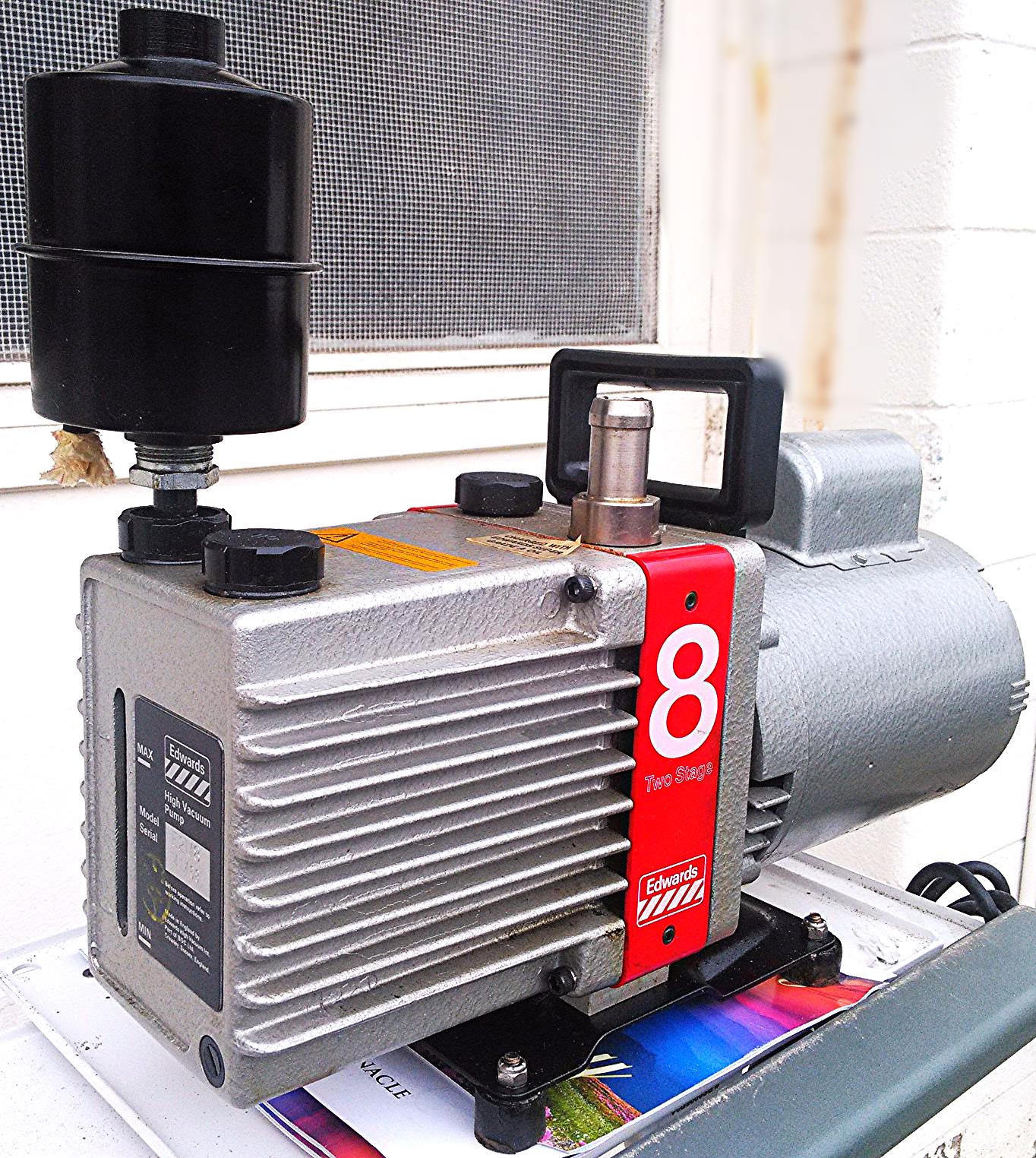 EDWARDS 8 E2M8 1/2 HP DUAL STAGE MECHANICAL ROTARY VANE VACUUM PUMP HYDROCARBON