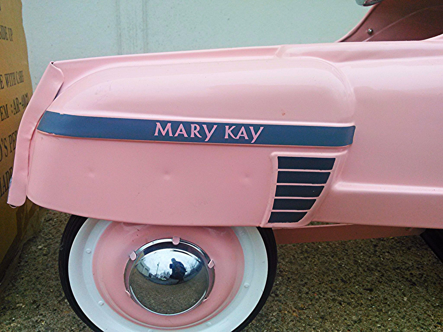 RETRO BRAND NEW MARY KAY PRETTY IN PINK Cosmetics Pink Colored Kids Pedal Car