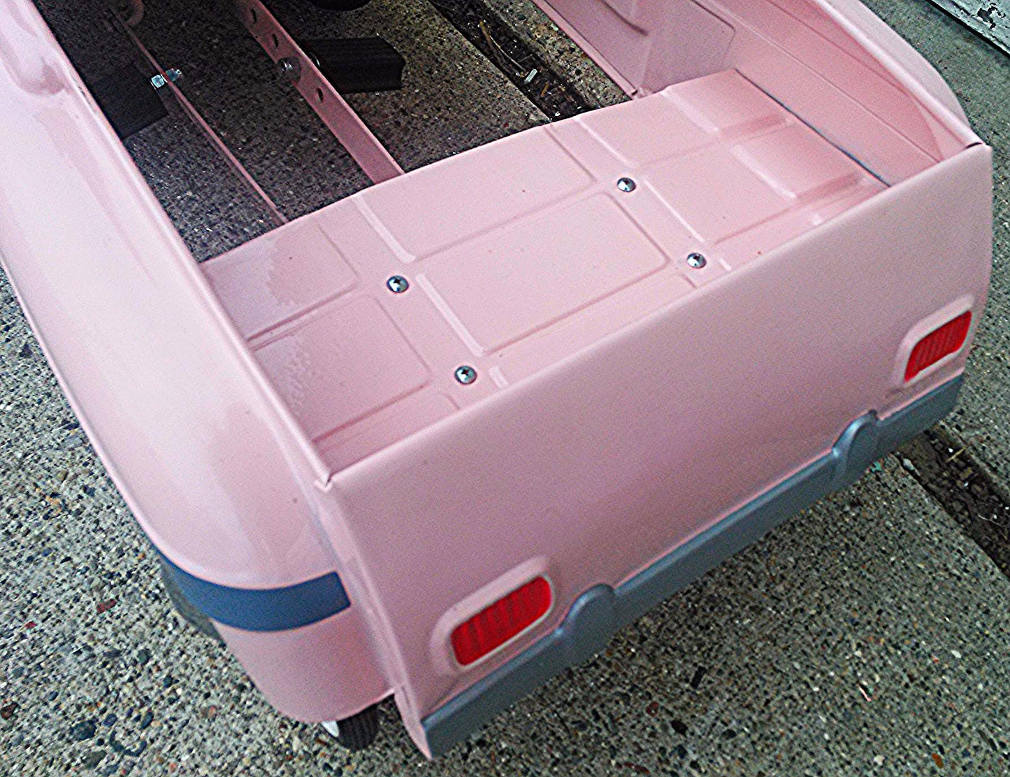 RETRO BRAND NEW MARY KAY PRETTY IN PINK Cosmetics Pink Colored Kids Pedal Car