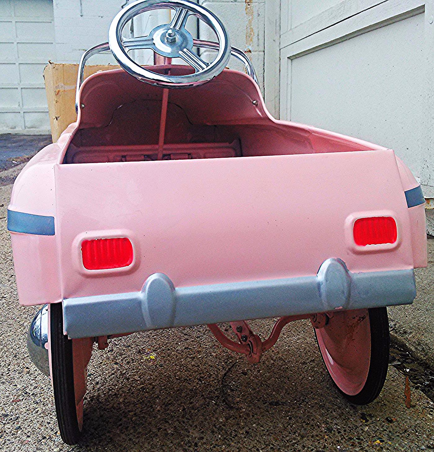 RETRO BRAND NEW MARY KAY PRETTY IN PINK Cosmetics Pink Colored Kids Pedal Car