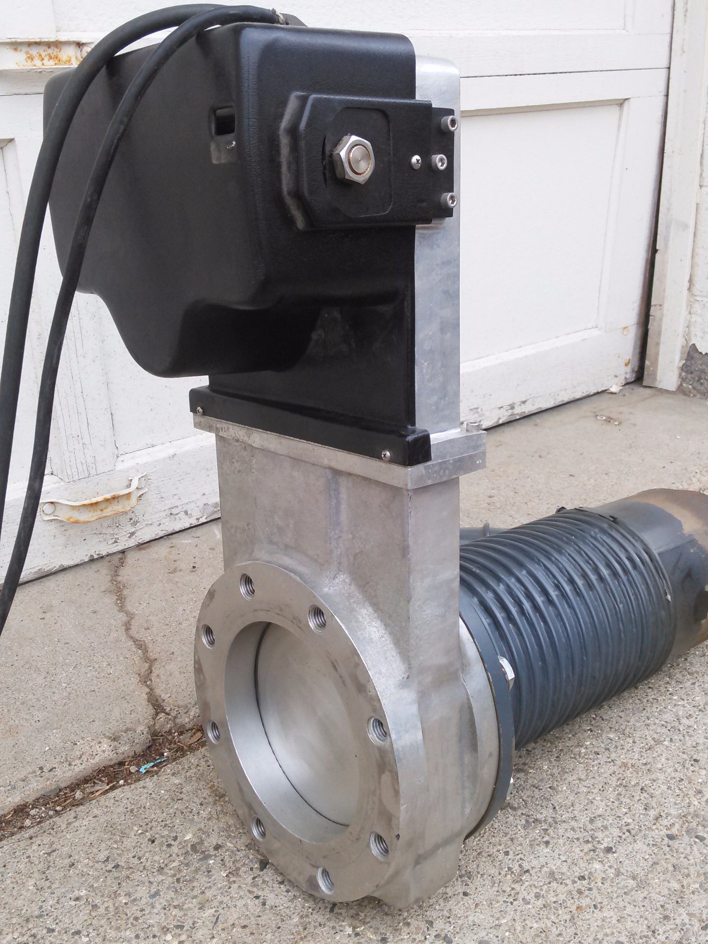 CVC PRODUCTS Type PMCS-6B 1800 WATTS 6" HIGH VACUUM PUMP NC w/ NORCAL GATE VALVE