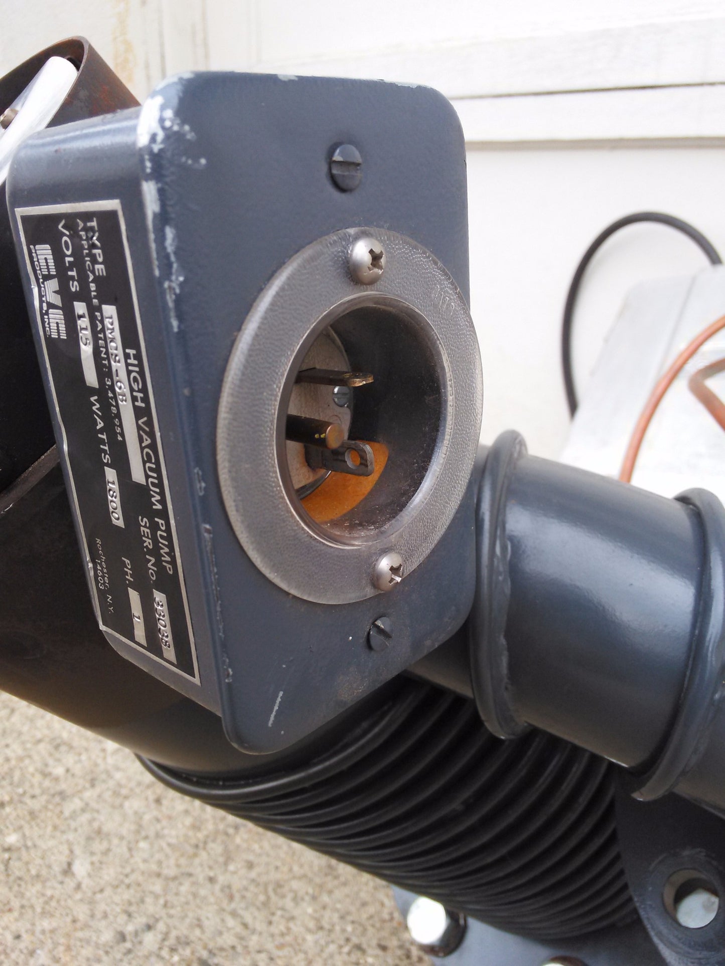 CVC PRODUCTS Type PMCS-6B 1800 WATTS 6" HIGH VACUUM PUMP NC w/ NORCAL GATE VALVE