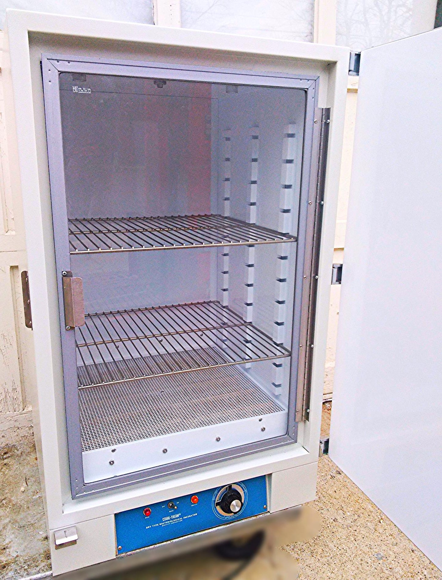 BLUE M CONVECTION INCUBATOR STABILTHERM DRY TYPE BACTERIOLOGICAL LINDBERG GI200A