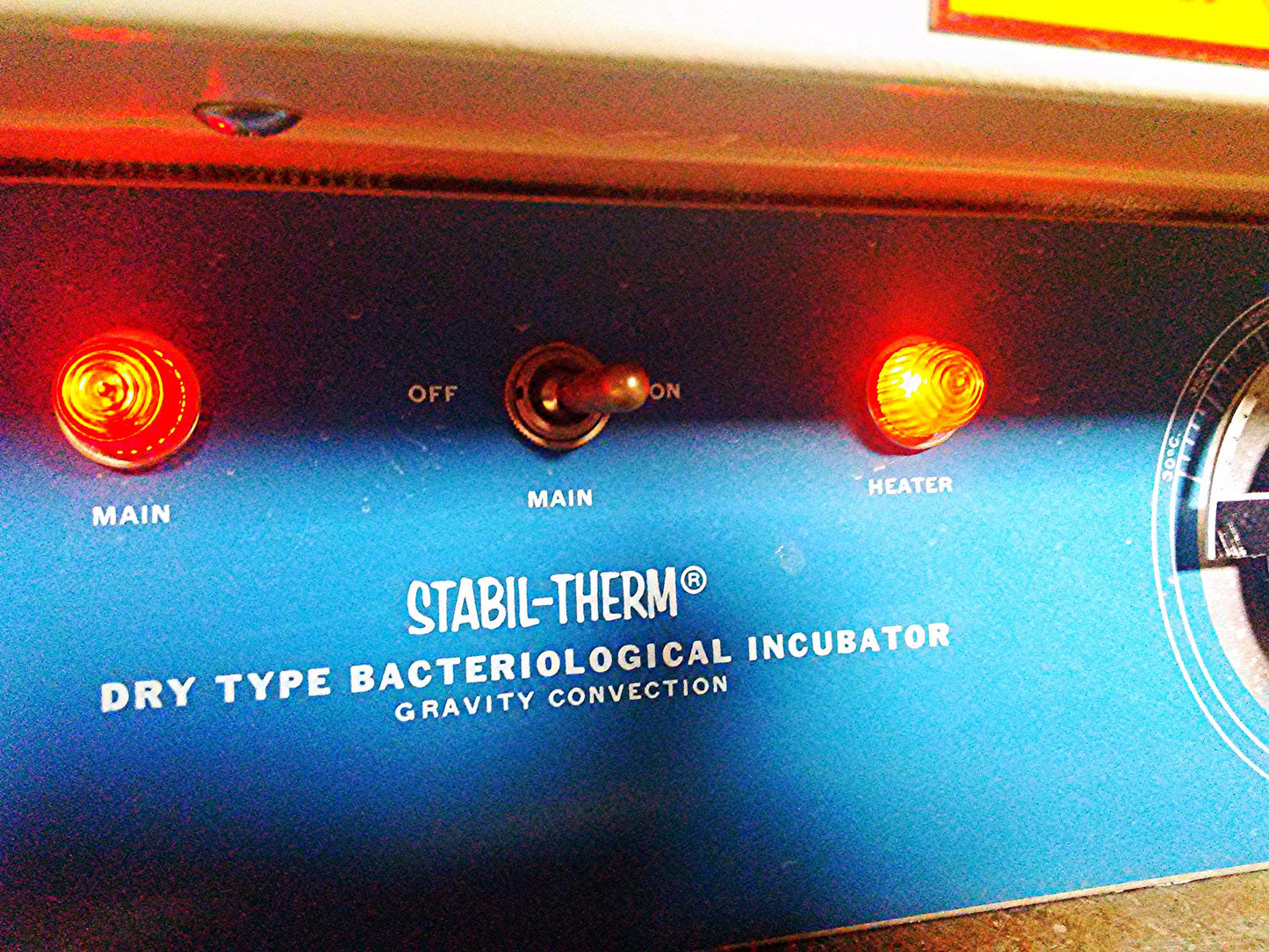 BLUE M CONVECTION INCUBATOR STABILTHERM DRY TYPE BACTERIOLOGICAL LINDBERG GI200A