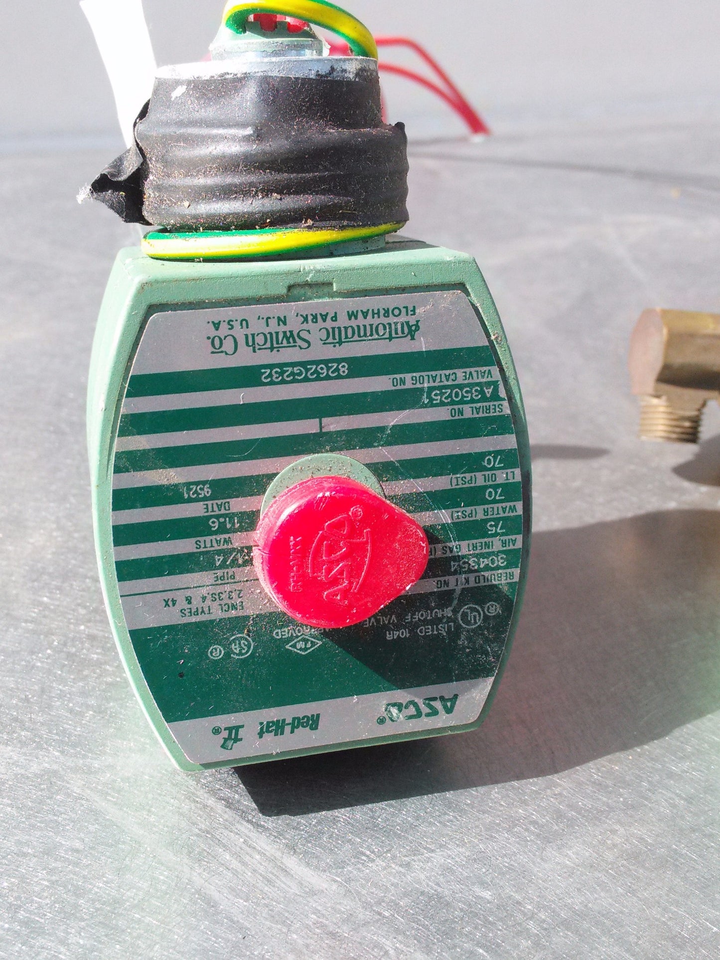 ASCO RED HAT II AUTOMATIC SWITCH NORMALLY CLOSED SOLENOID VALVE 8210G1 3/8" 120V