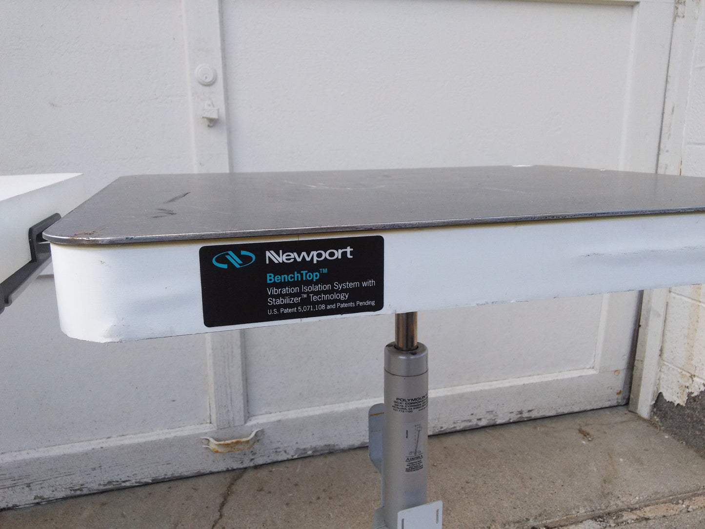 NEWPORT PASSIVE BENCHTOP VIBRATION ISOLATION SYSTEM with STABILIZER TECHNOLOGY
