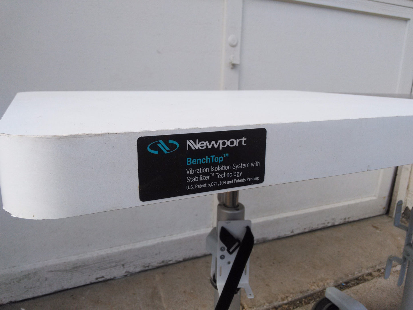NEWPORT PASSIVE BENCHTOP VIBRATION ISOLATION SYSTEM with STABILIZER TECHNOLOGY