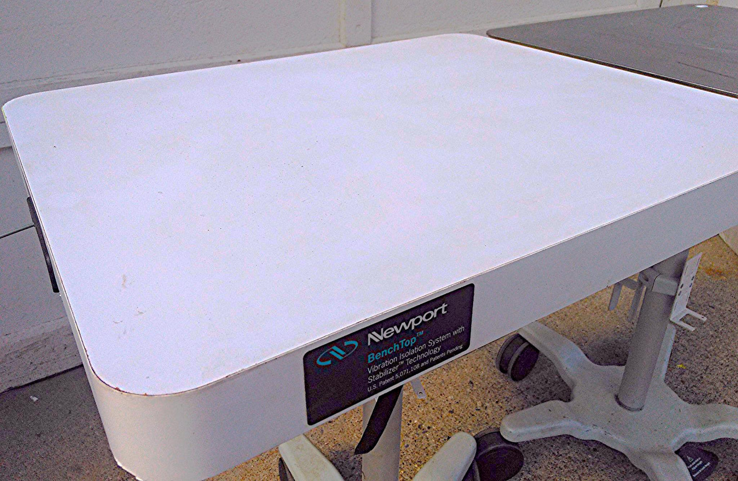 NEWPORT PASSIVE BENCHTOP VIBRATION ISOLATION SYSTEM with STABILIZER TECHNOLOGY