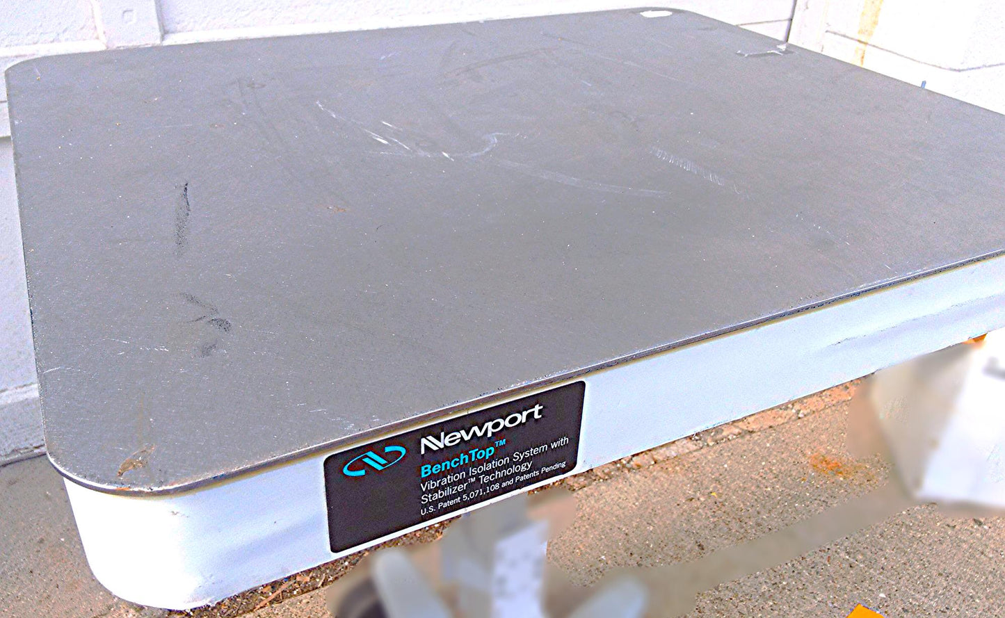 NEWPORT PASSIVE BENCHTOP VIBRATION ISOLATION SYSTEM with STABILIZER TECHNOLOGY